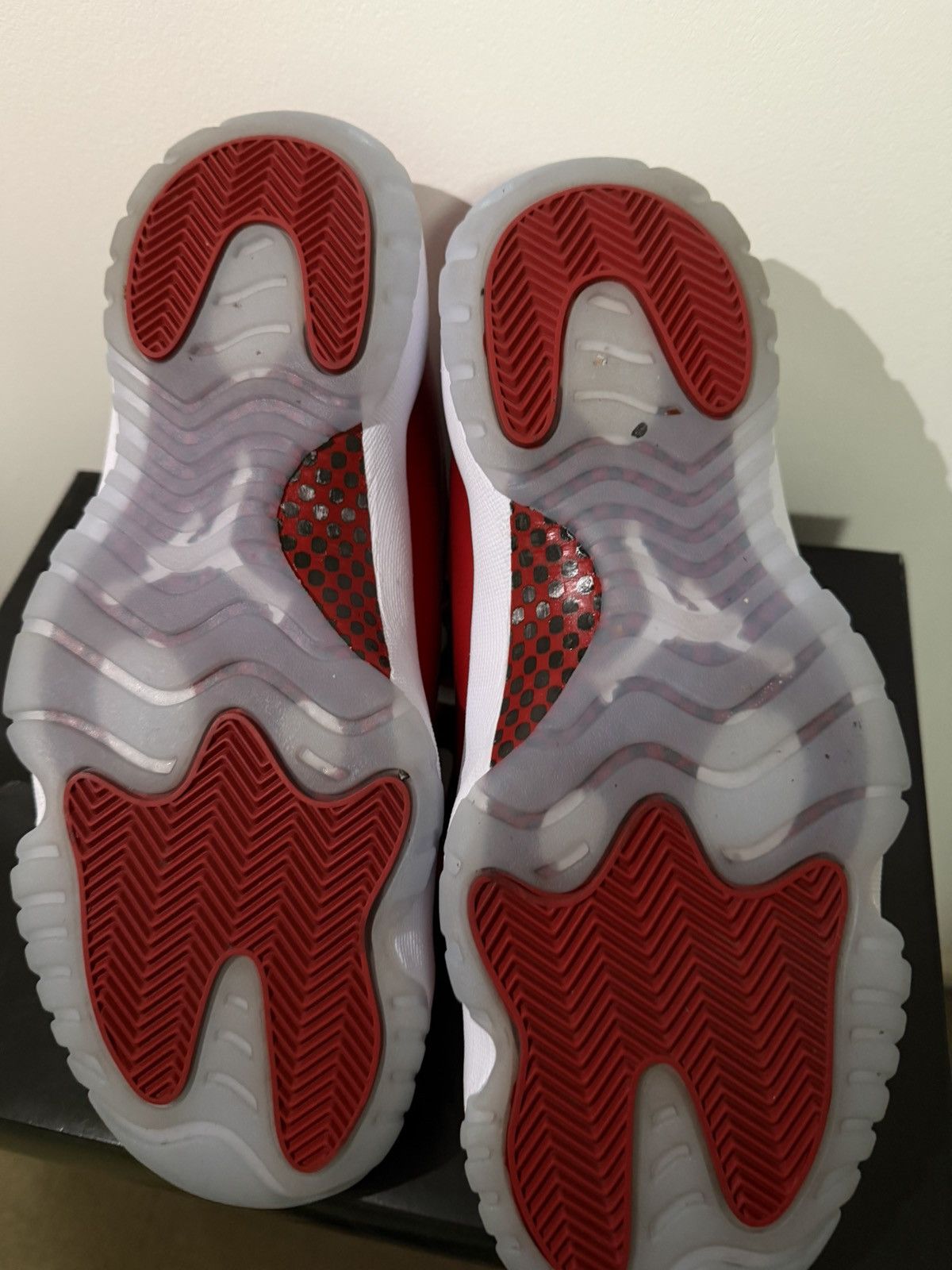 Jordan Brand Jordan 11 cherry Size US 9.5 / EU 42-43 - 4 Thumbnail