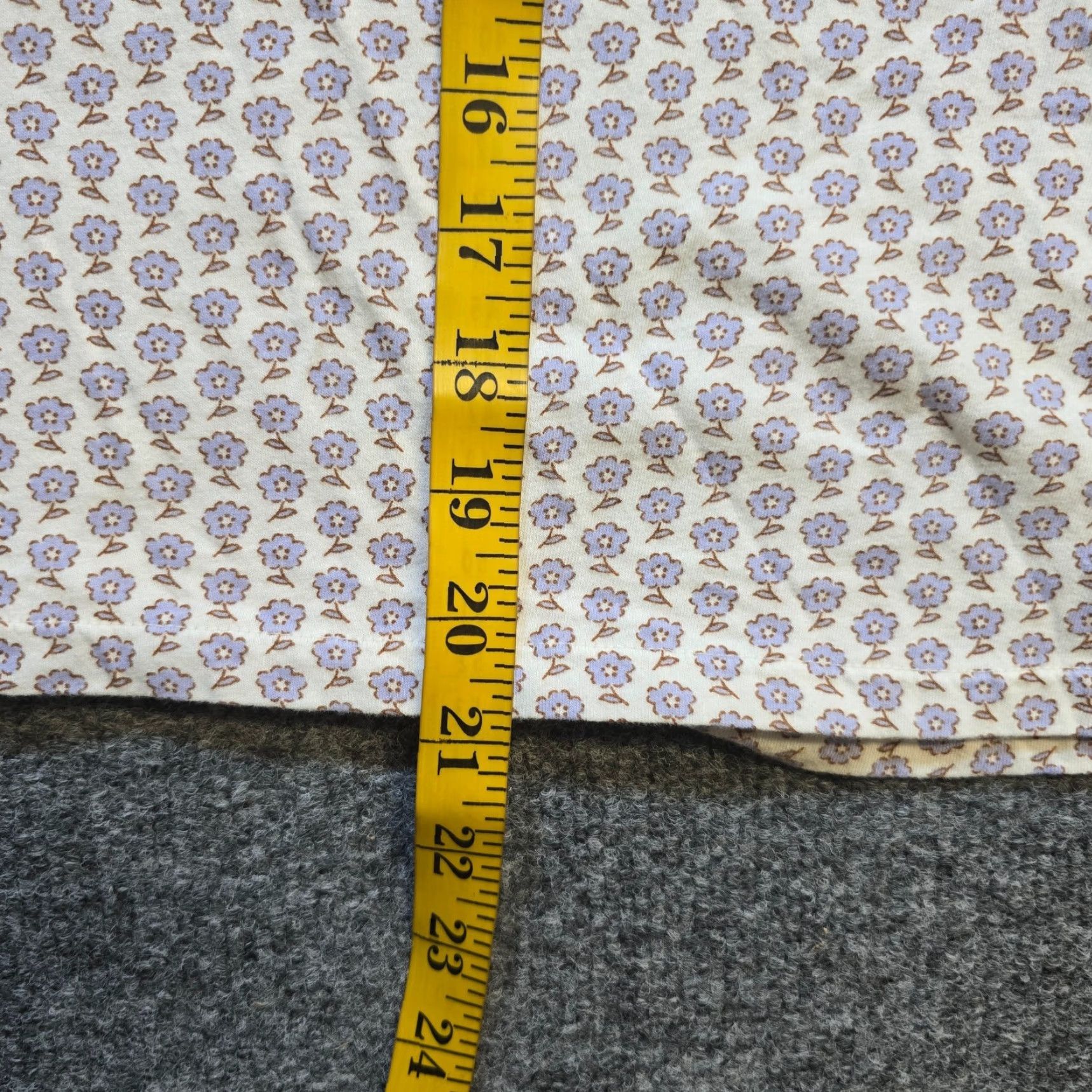 J.Crew J.CREW Blouse Shirt Womens Small Purple White Floral 1/4 Button Peasant Career Knit Lightweight Casual Long Sleeve Round Neck Buttoned Cuff Size S / US 4 / IT 40 - 6 Thumbnail