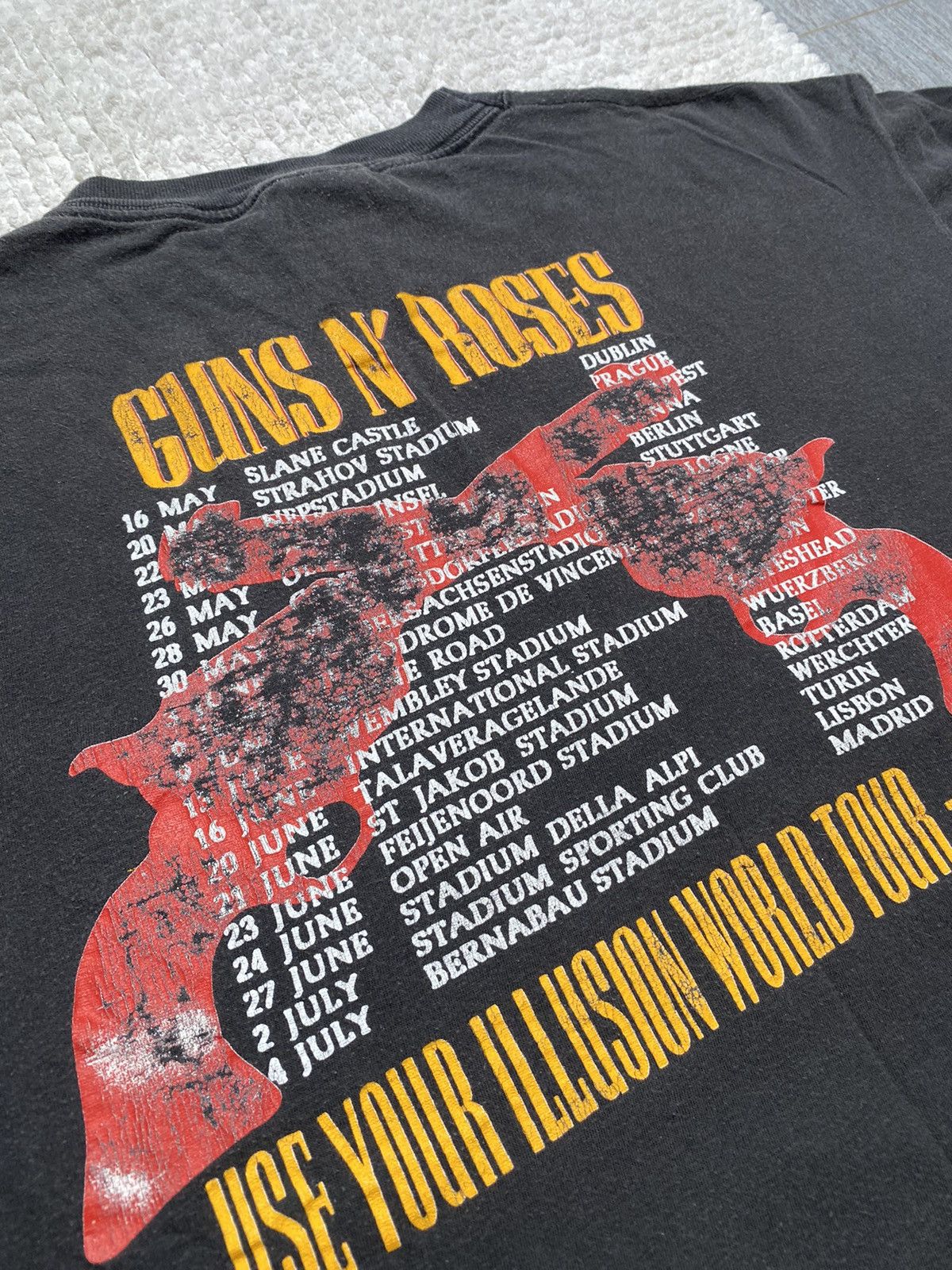 Band Tees × Guns N' Roses × Vintage 1992 Guns N Roses Use Your Illusion World Tour Vintage tee Size US L / EU 52-54 / 3 - 17 Thumbnail