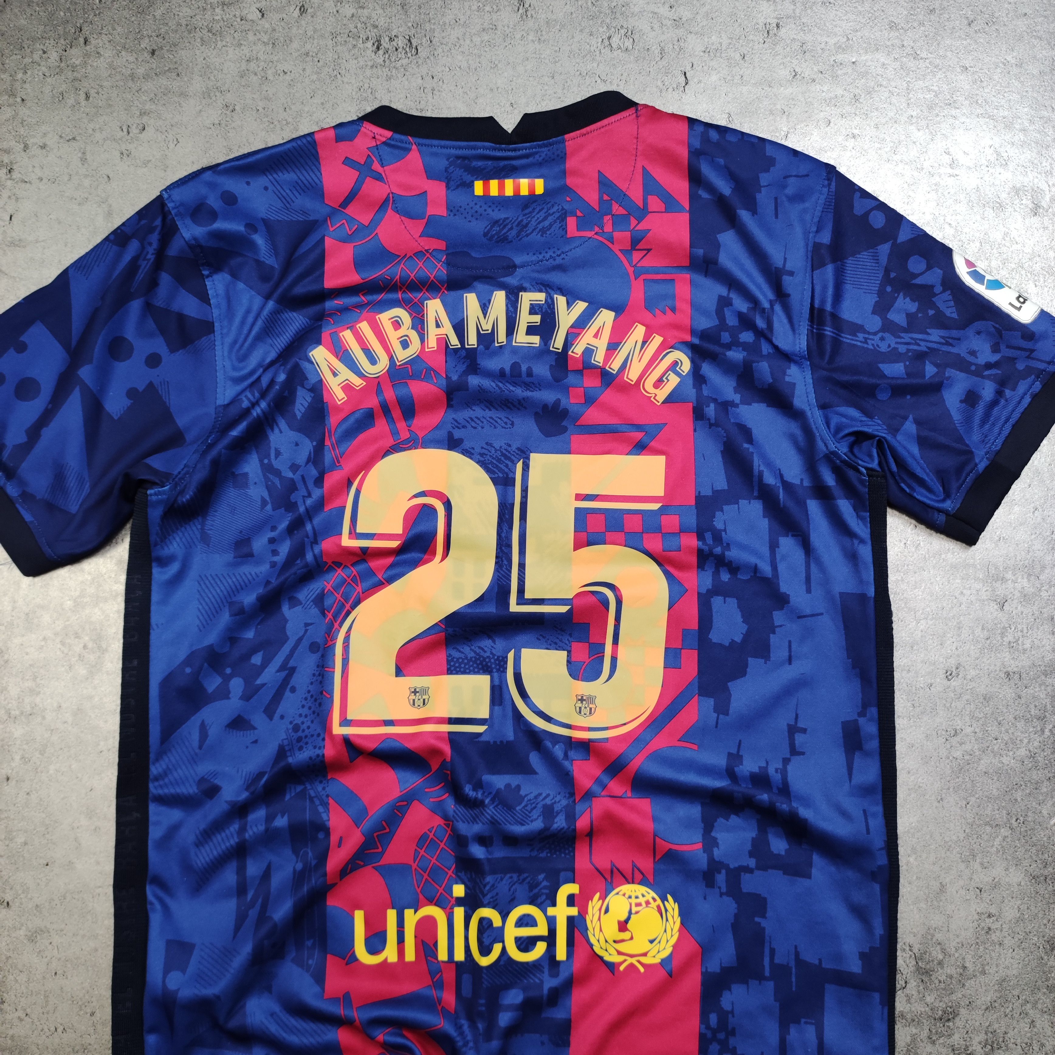 Other RARE FC Barcelona 2021 Third #25 Aubameyang Soccer Jersey Size US XS / EU 42 / 0 - 11 Thumbnail