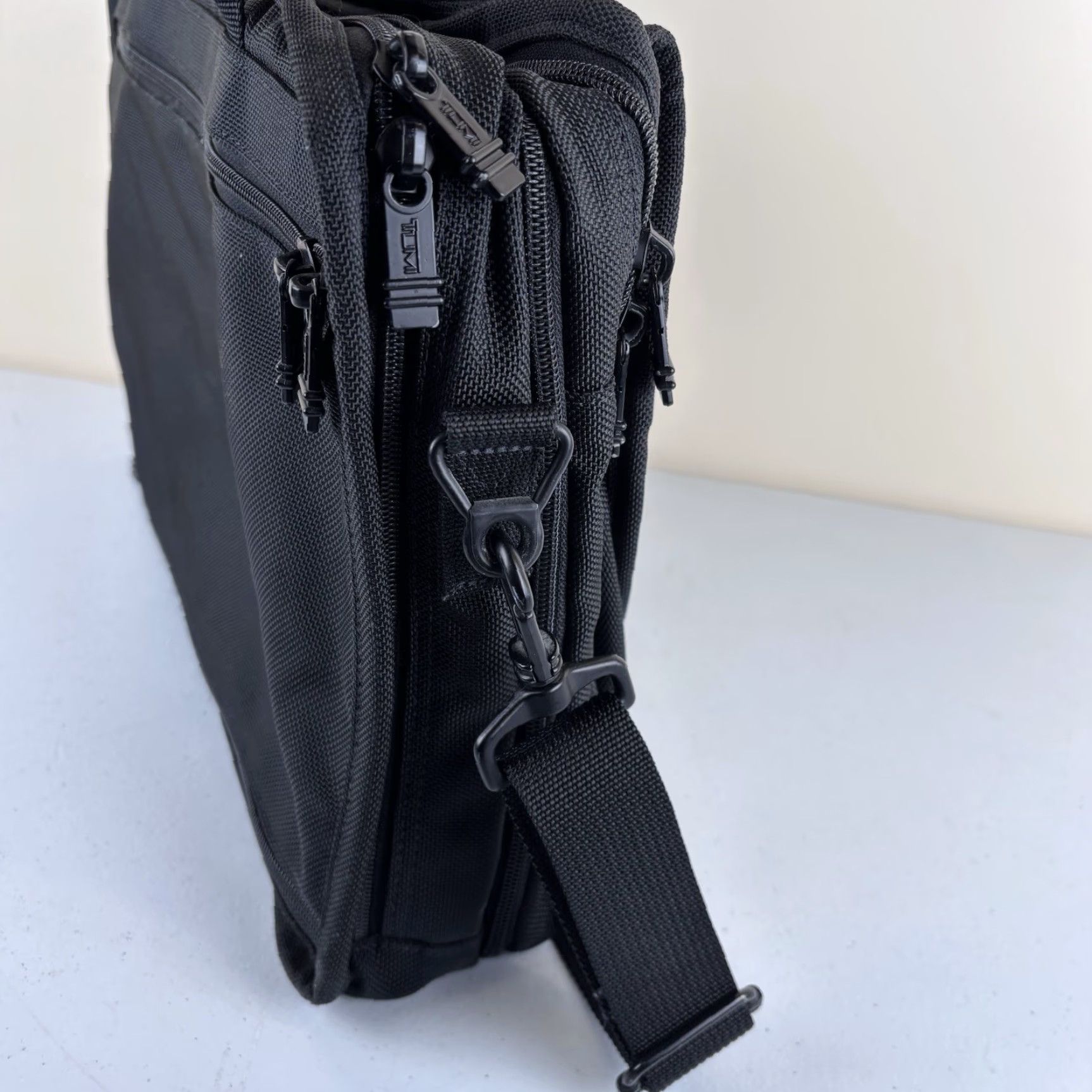 Tumi Tumi Black Nylon Messenger Bag Briefcase 18x11x6 Medium Ballistic Laptop Bag Men 206D3 Expandable Zip Size ONE SIZE - 3 Thumbnail