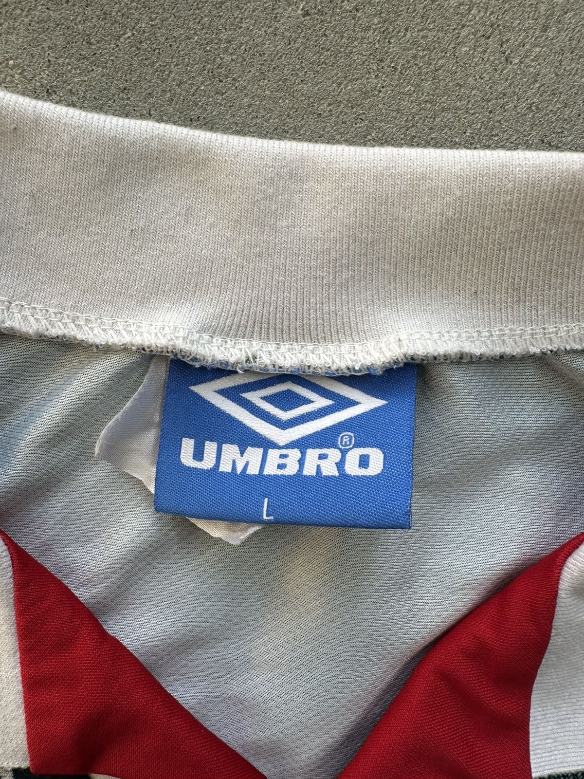 Umbro × Vintage Wales 1995-1996 Umbro Away Soccer Jersey Size US L / EU 52-54 / 3 - 4 Thumbnail