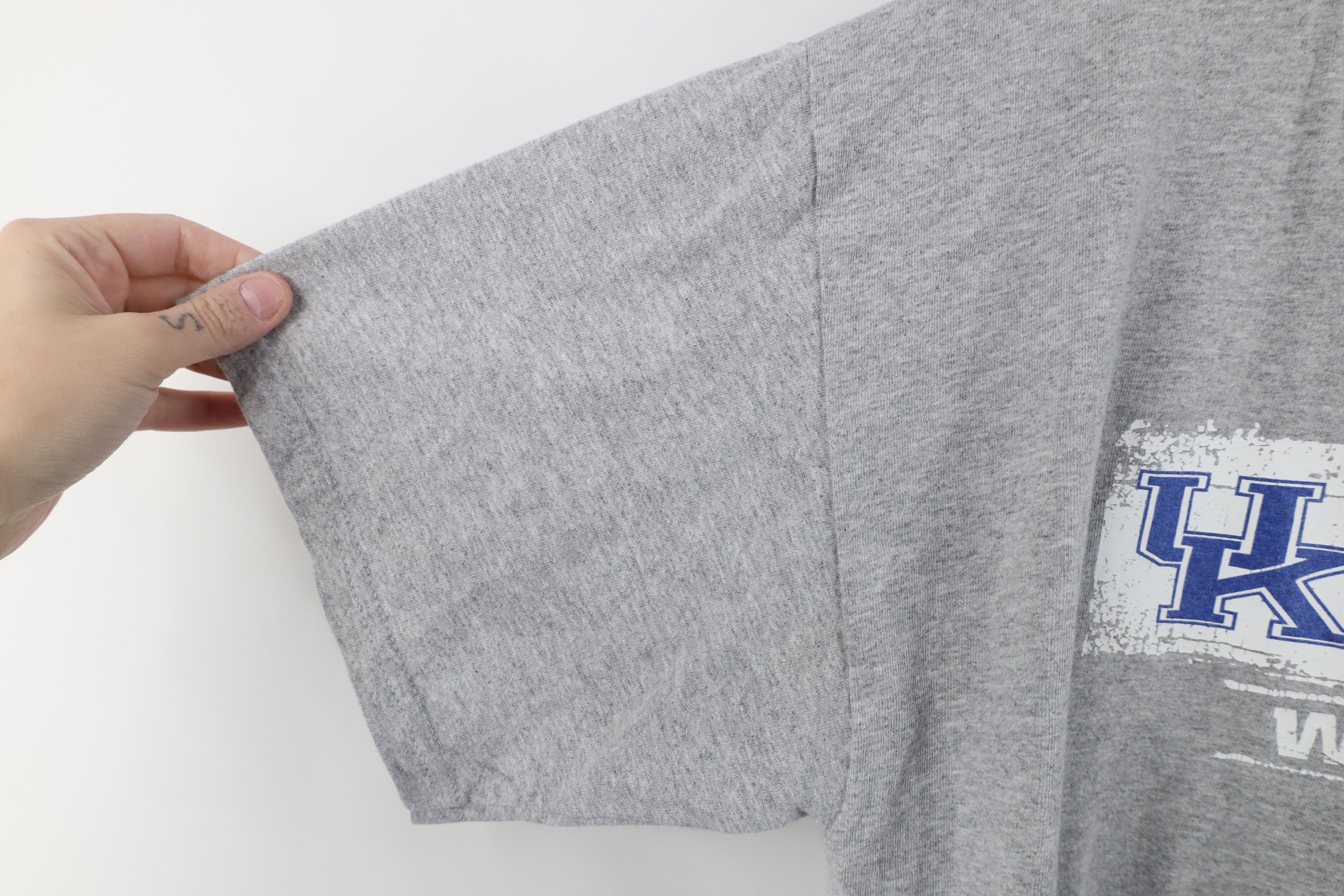 Vintage Vintage Y2K University of Kentucky Short Sleeve T-Shirt Gray Size US L / EU 52-54 / 3 - 8 Thumbnail