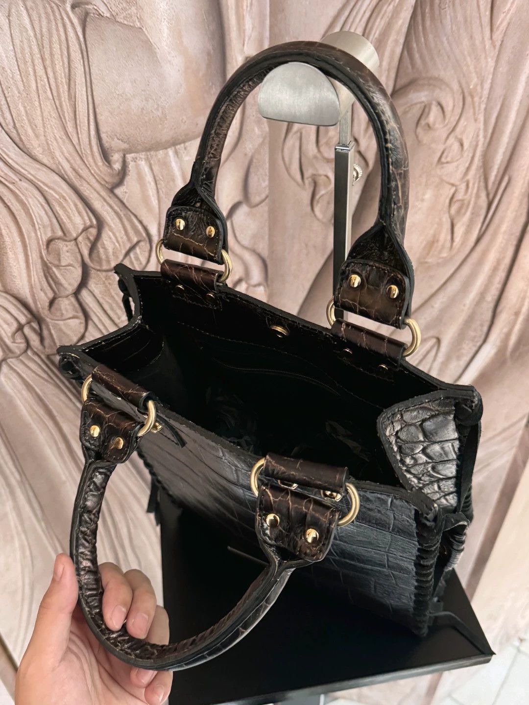 Vintage Vintage Archive Italian Cowhide Square Handbag Size ONE SIZE - 9 Thumbnail