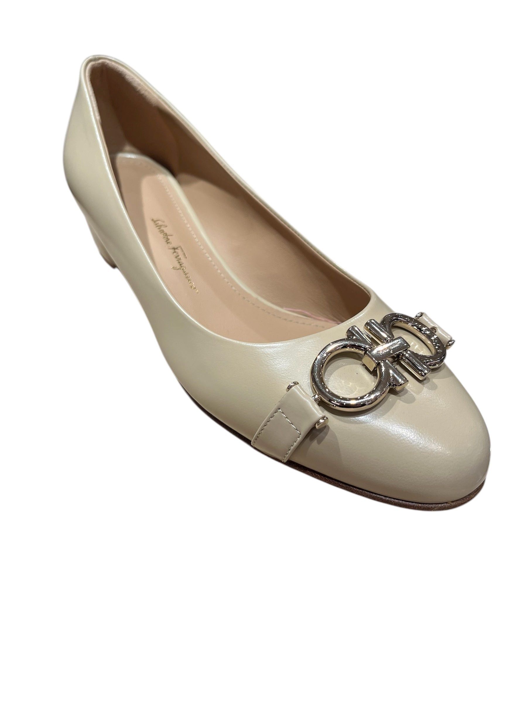 Ferragamo Logo Garda Pumps SIZE 9