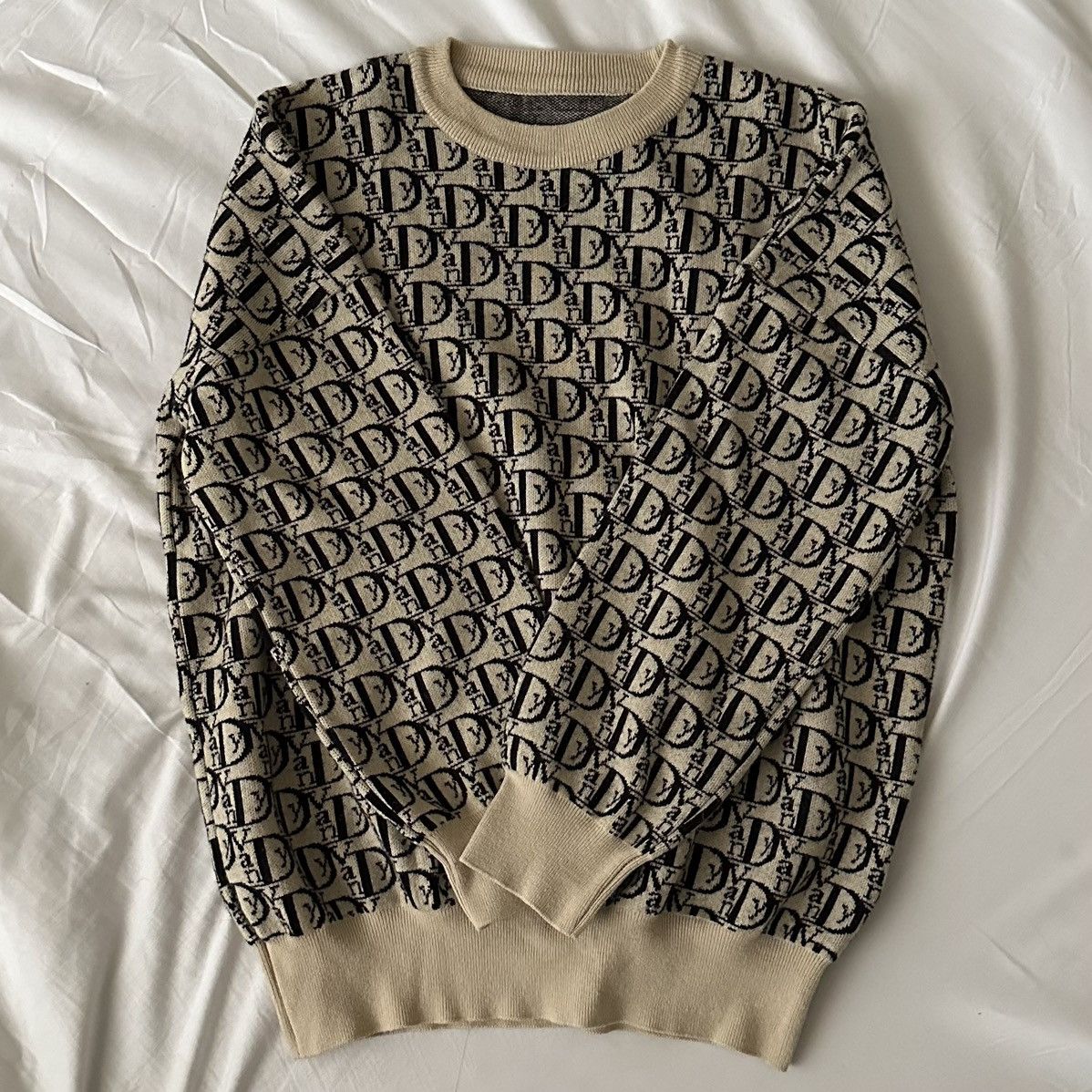 image of Vandy The Pink Vior Sweatshirt in Beige, Men's (Size Medium)