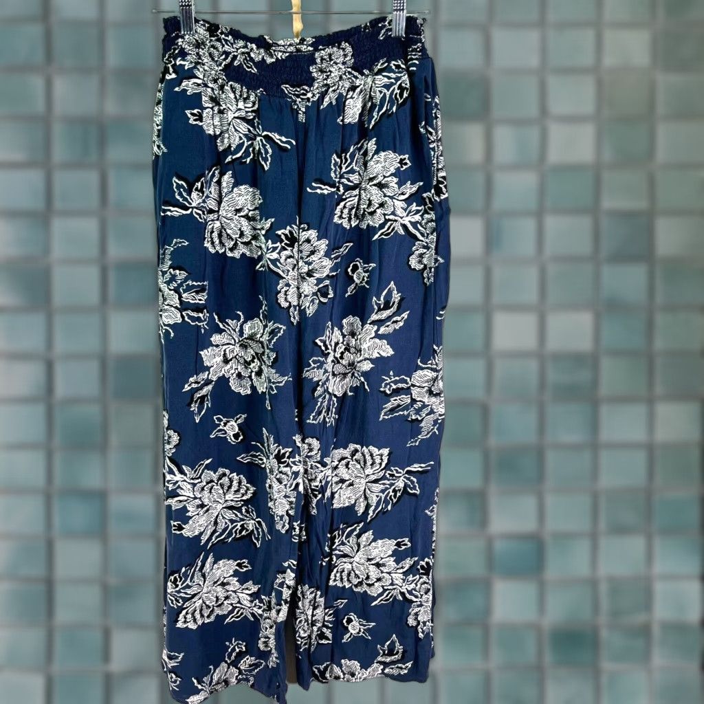 Abercrombie & Fitch VINTAGE? No — Abercrombie & Fitch Oceanside Floral Pants Women Flared Paperbag High Rise Elastic Waist Pockets Blue L Floral Beach Bohemian 90s? Size ONE SIZE - 1 Thumbnail