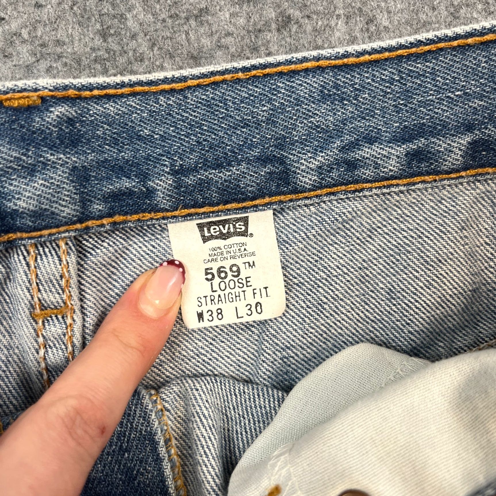 Levi's VINTAGE Levi's 569 Jeans Mens Relaxed Straight 38 Light Blue 90s Levi's 569 Mens Jeans Relaxed Straight 38 Light Blue 90s Size US 38 / EU 54 - 7 Thumbnail