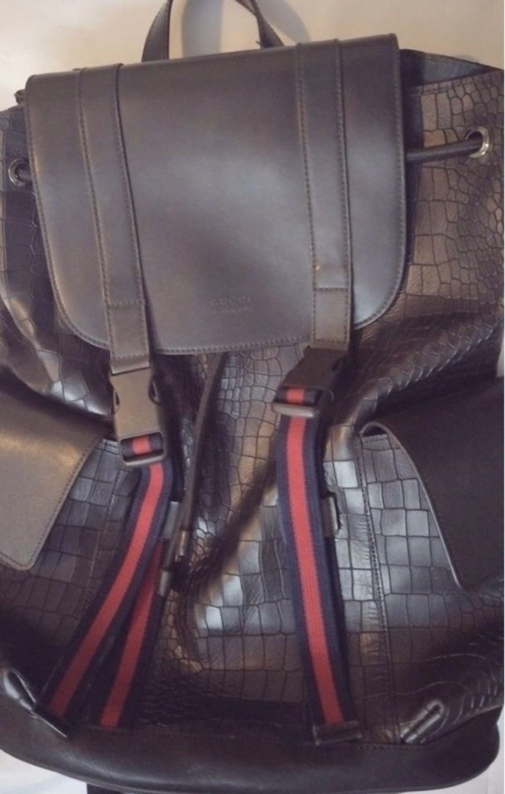 Gucci Authentic Gucci Black Crocodile-Embossed Leather Backpack Size ONE SIZE - 6 Thumbnail