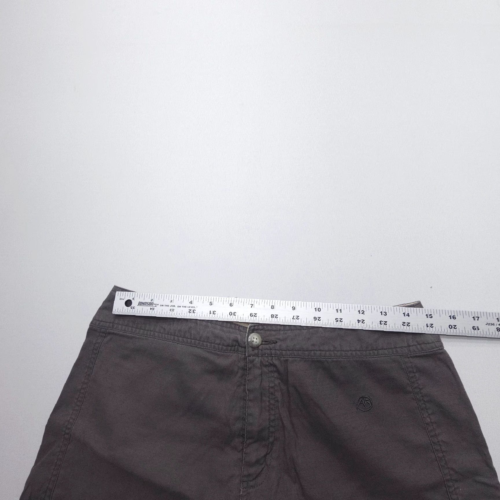 The North Face The North Face Women's Shorts Size 8 Gray Canvas Lightweight Chino Hiking Gorpcore Size 30" / US 8 / IT 44 - 7 Thumbnail