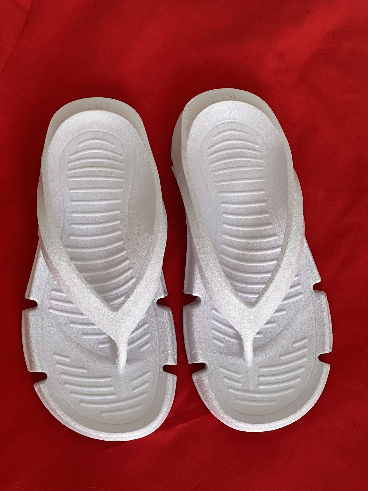 Balenciaga Balenciaga White Mold Thong Sandal Size US 9 / EU 42 - 2 Thumbnail