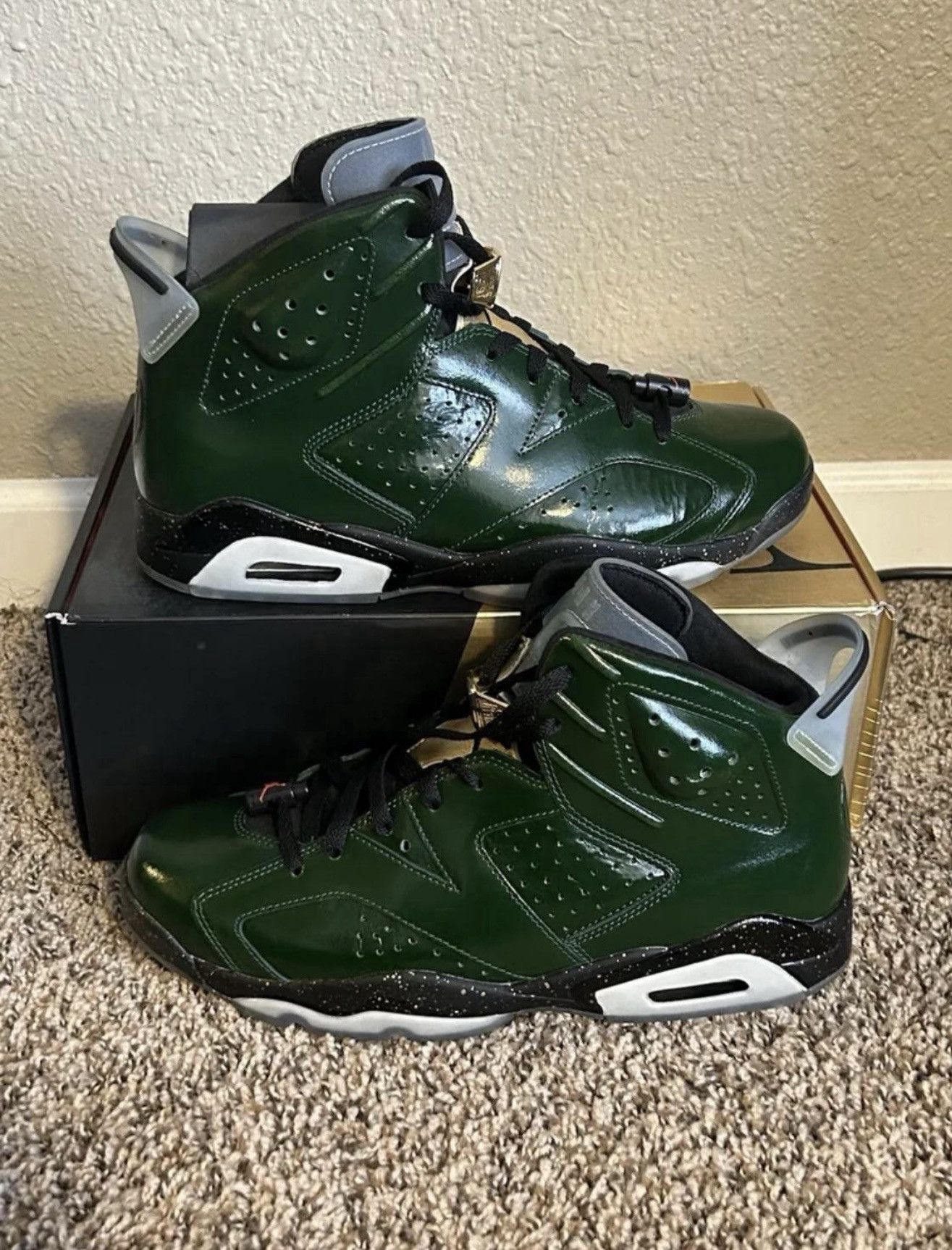 Jordan Brand Jordan champagne 6 sz 10.5 Size US 10.5 / EU 43-44 - 1 Thumbnail