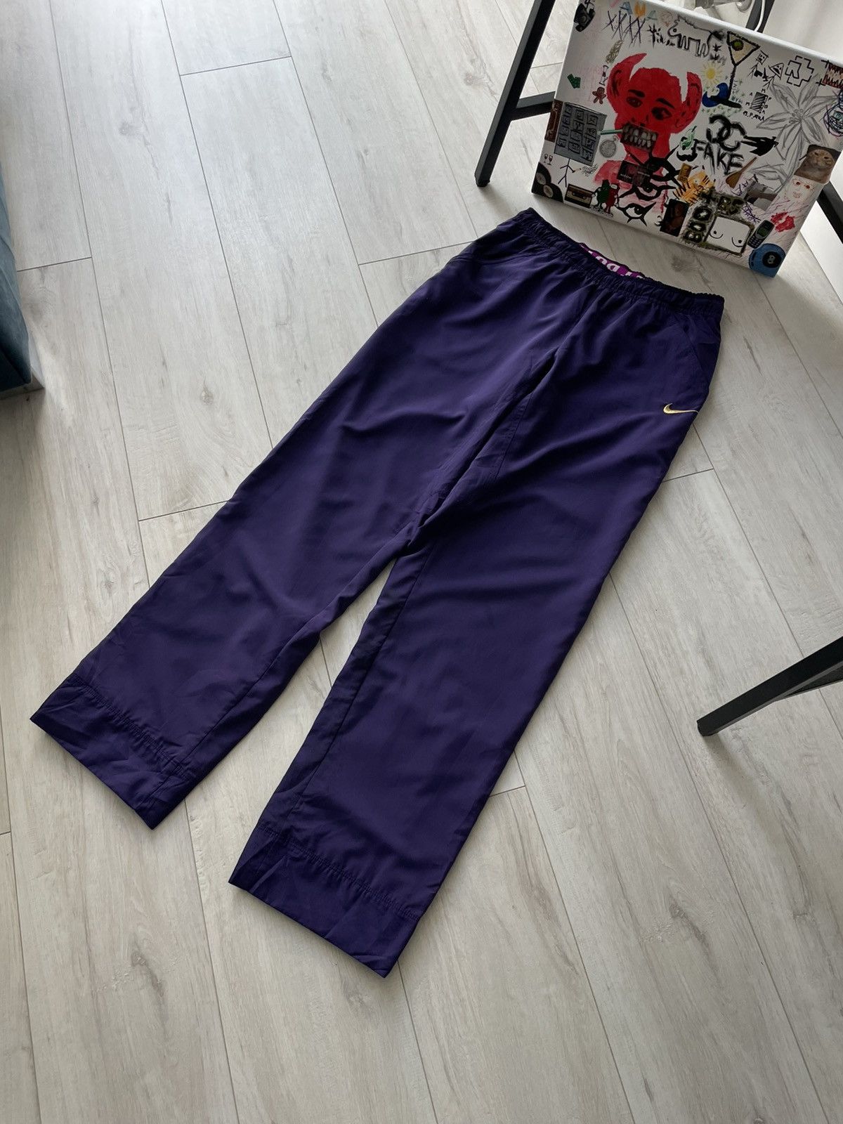 Nike Vintage Nike Y2K Nylon Sweatpants Baggy Gold Swoosh Size 26" / US 2 / IT 38 - 1 Thumbnail