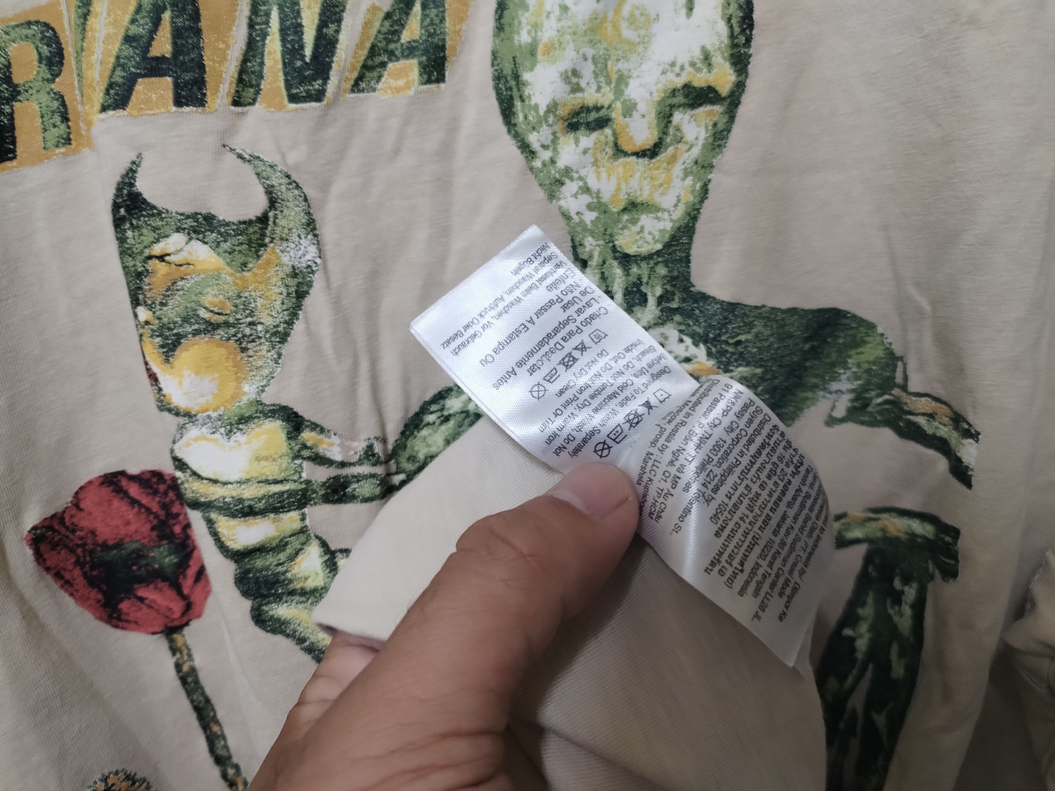 Vintage Thrashed Sun Faded Nirvana Shirt Distressed Grunge Band Size US XL / EU 56 / 4 - 7 Thumbnail