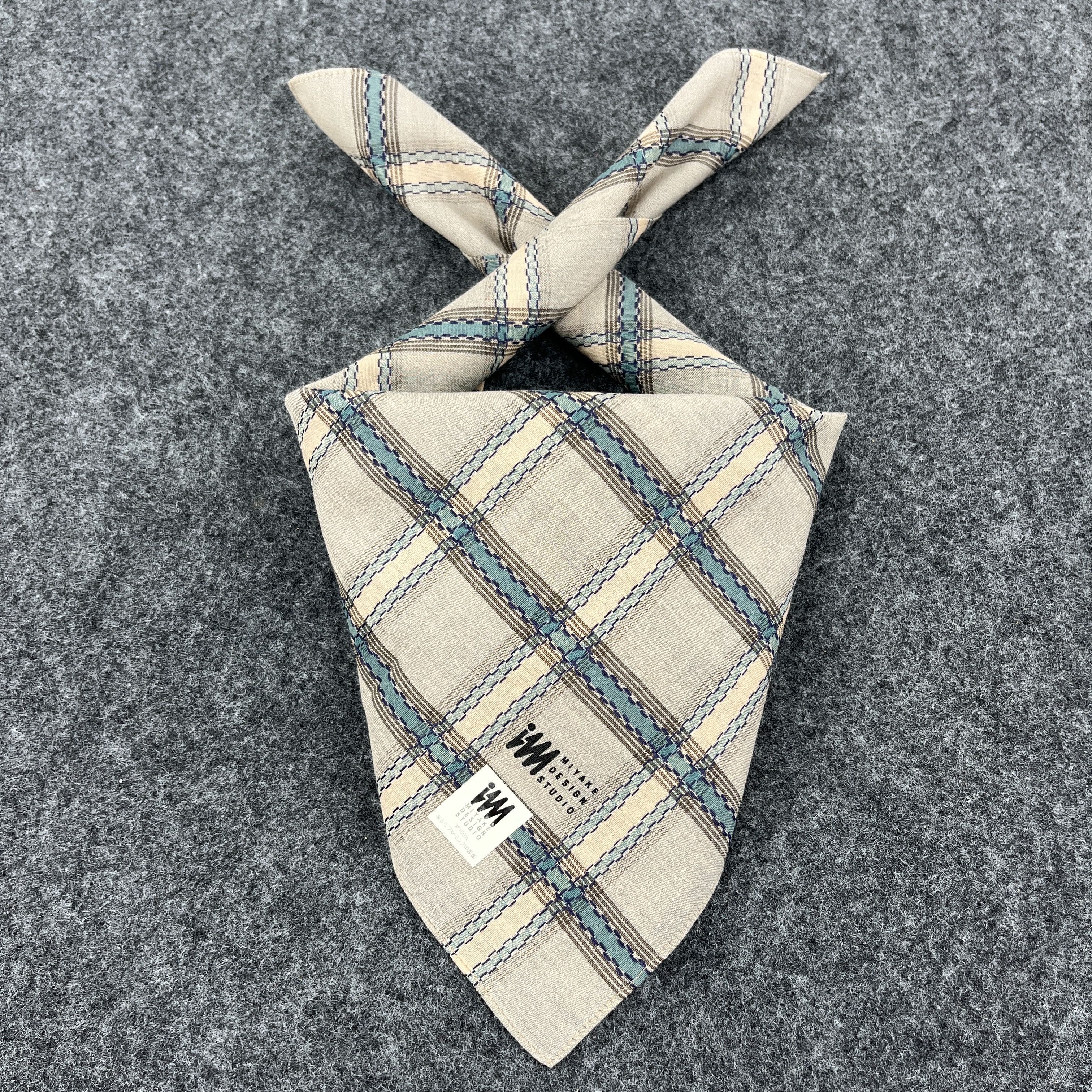 Issey Miyake Issey Miyake Handkerchief / Bandana / Neckerchief B235 Size ONE SIZE - 1 Thumbnail
