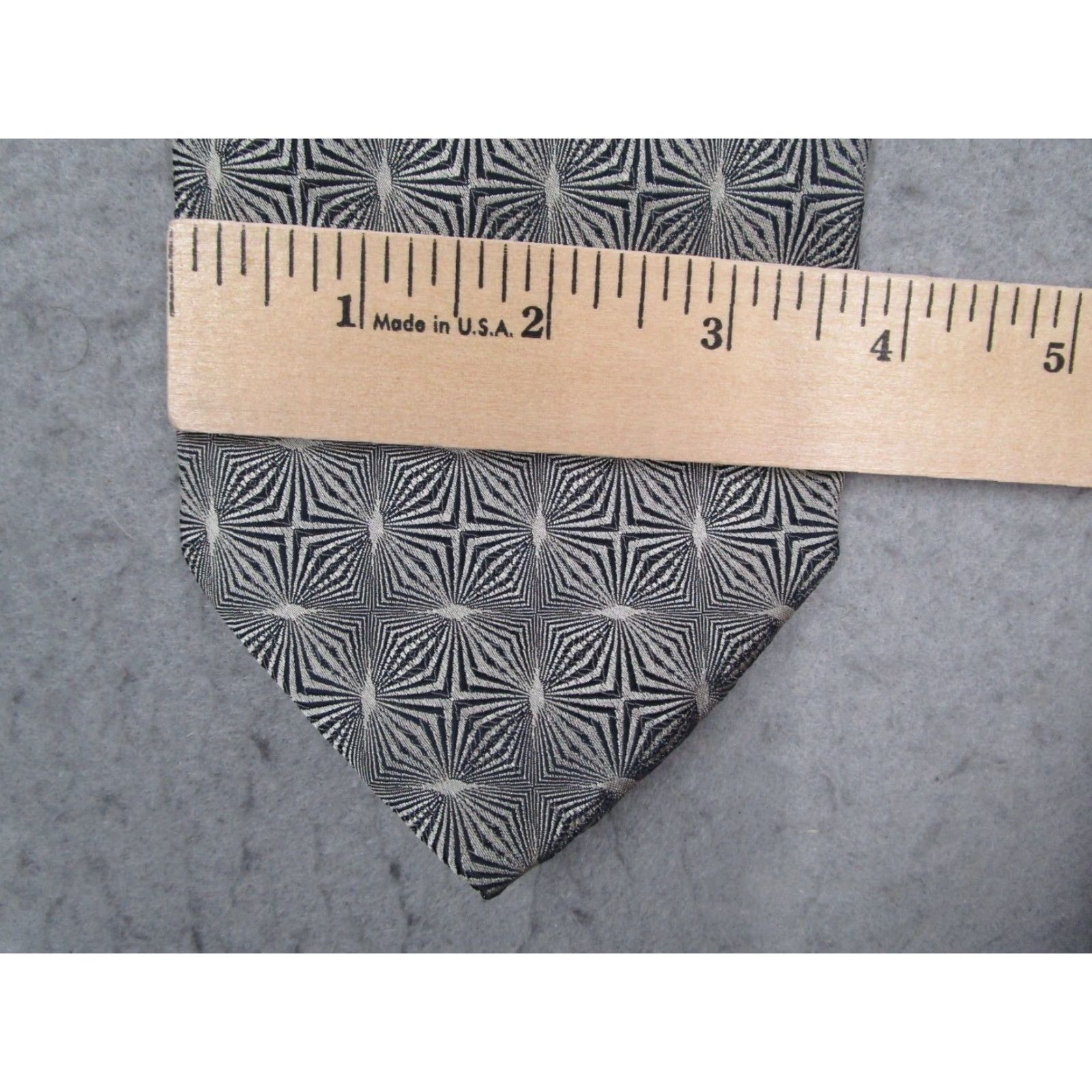 Vintage BARNEYS NEW YORK Neck Tie Mens Gray Silk Abstract Designer Work Made in Italy Size ONE SIZE - 4 Thumbnail