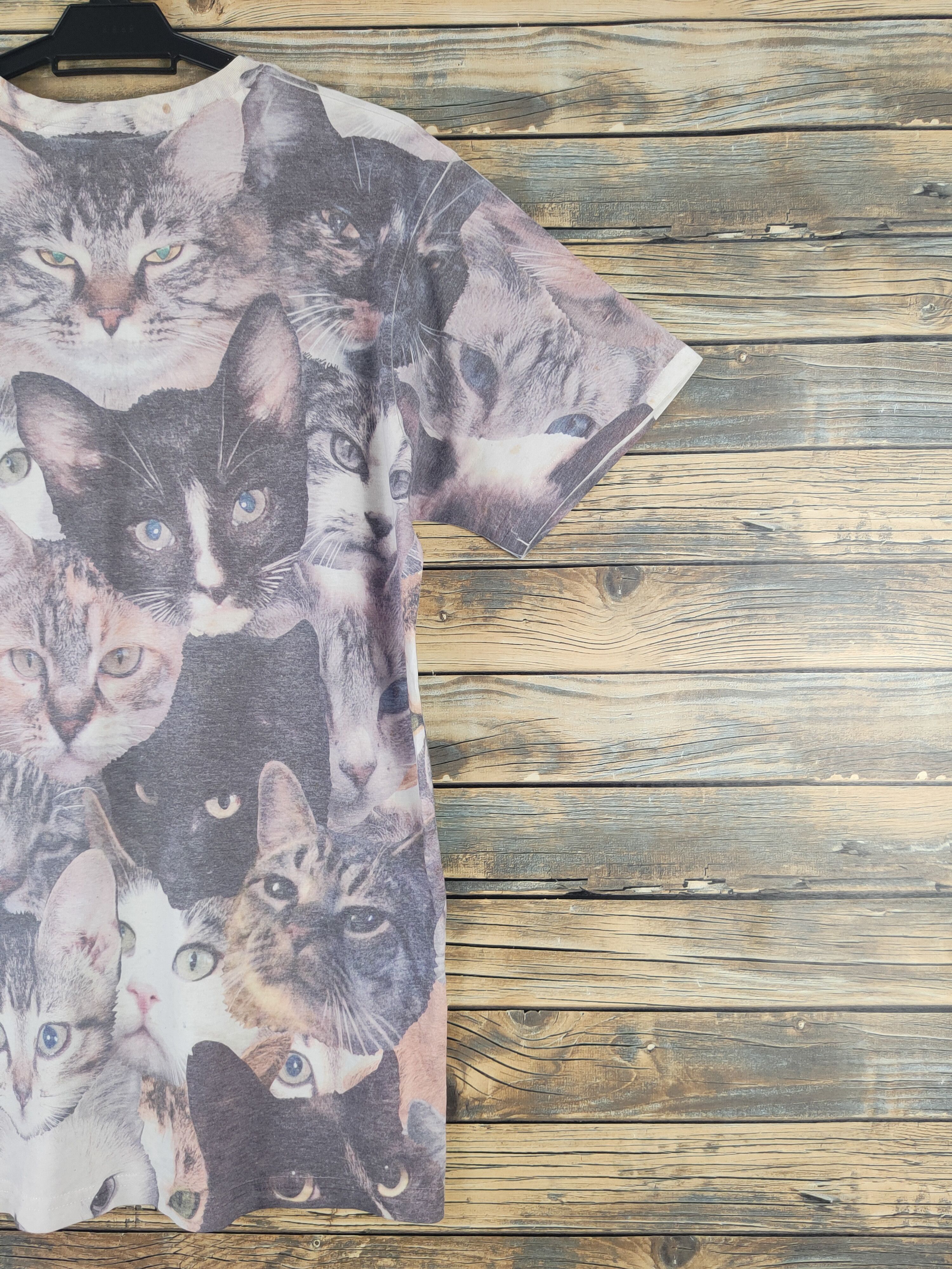 Vintage DL Cat fullprint vintage Ivory Short Sleeve T-shirt #2573 Size US L / EU 52-54 / 3 - 9 Thumbnail