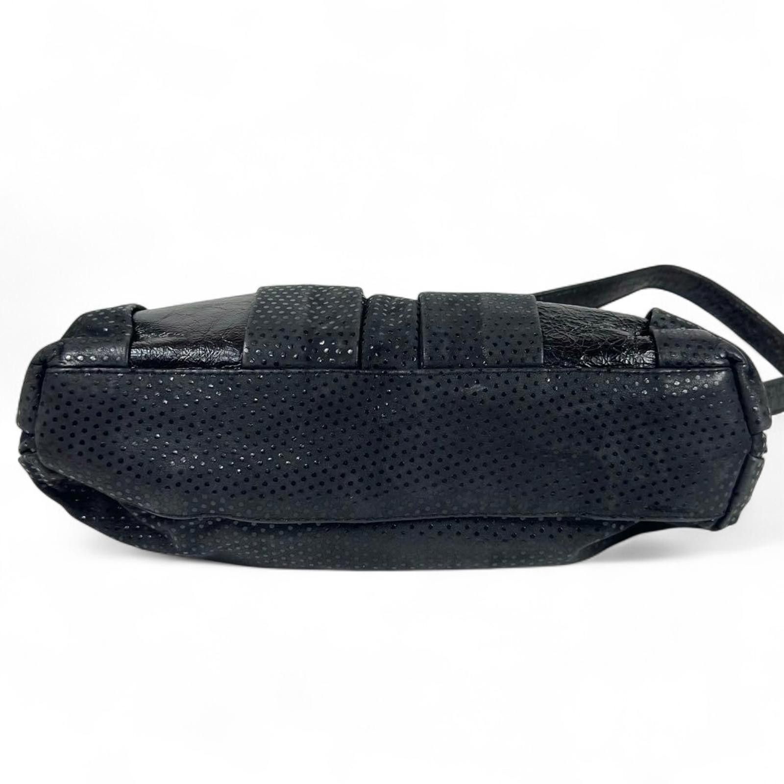 chloma Chloé - Black Leather Shoulder Bag Gold Zipper Size ONE SIZE - 4 Thumbnail
