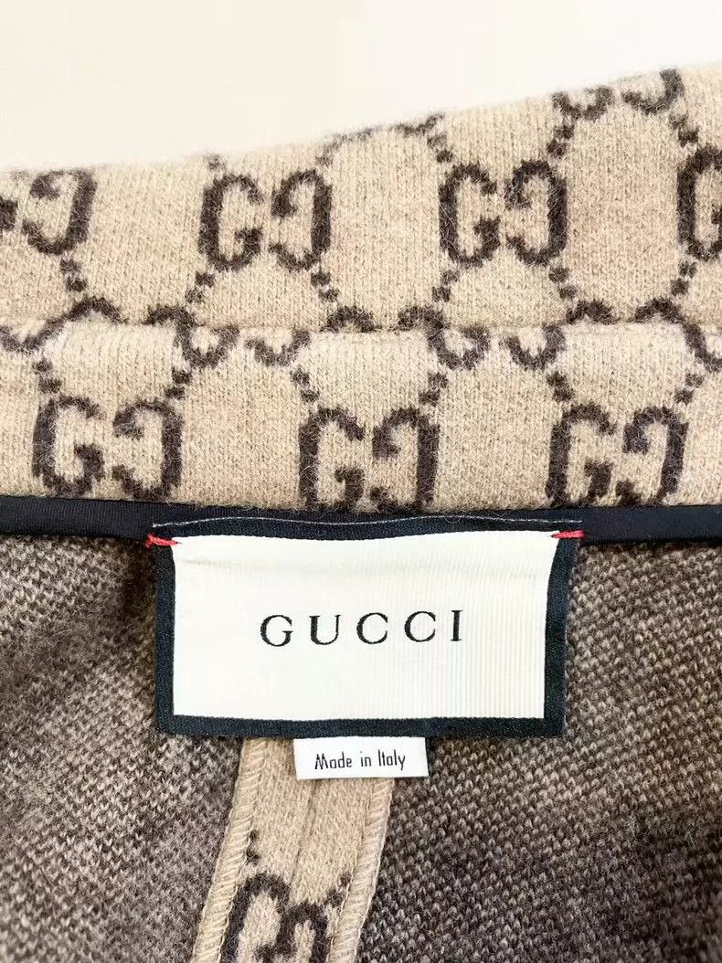 Gucci Gucci Full logo cloak jacket 2501-Nextarrow Size US M / EU 48-50 / 2 - 5 Thumbnail