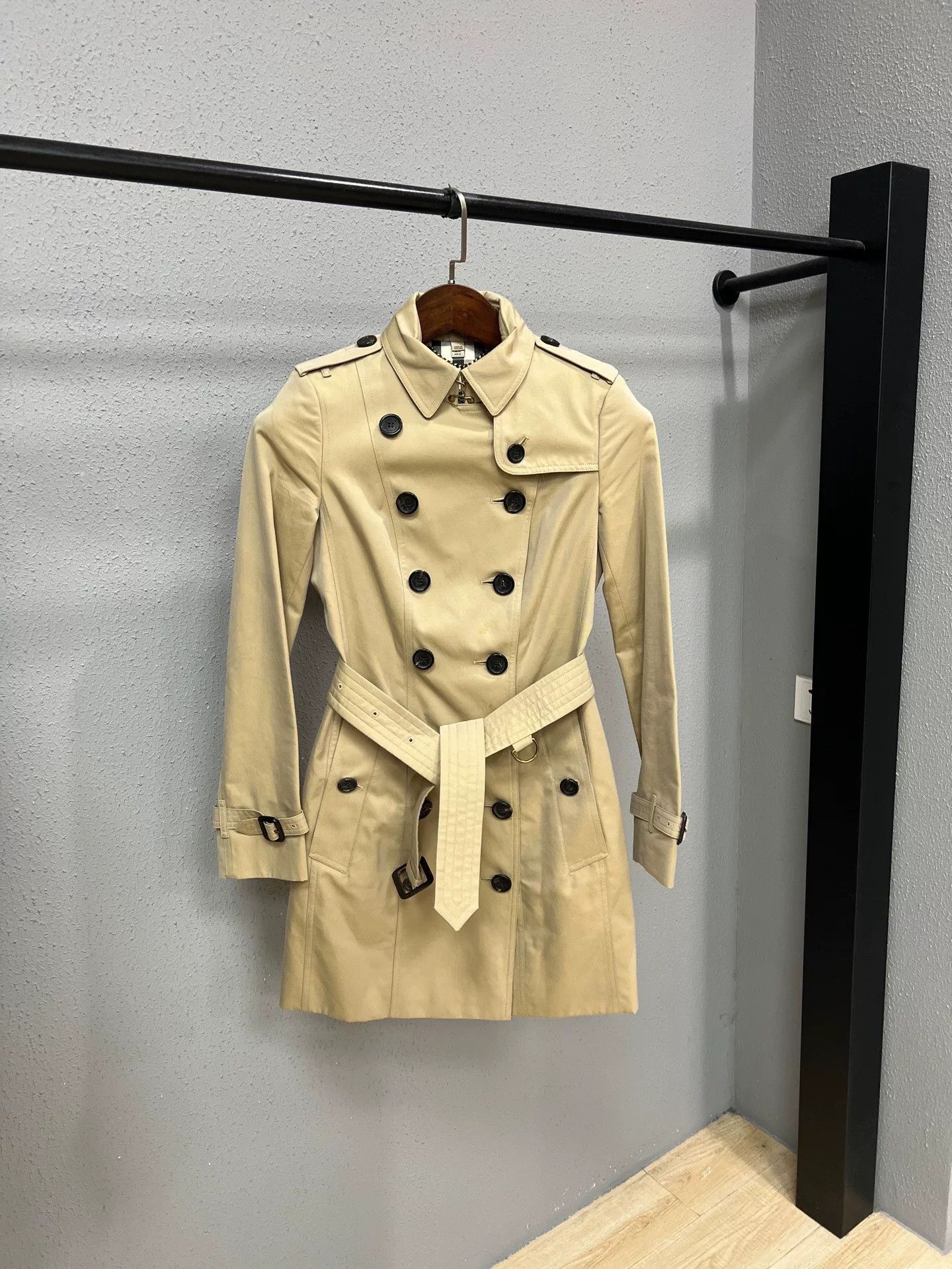 Burberry Burberry Chelsea Trench Coat Size M / US 6-8 / IT 42-44 - 1 Thumbnail