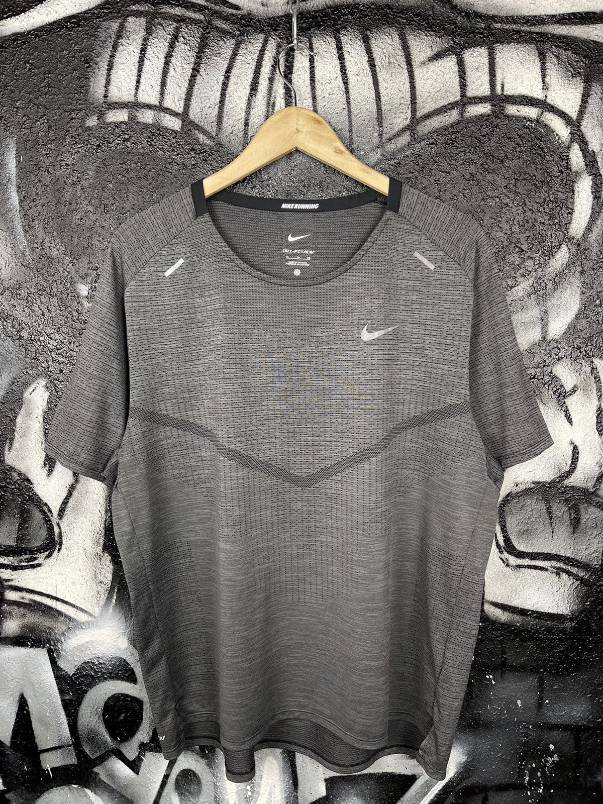 Nike Nike Dri-Fit ADV Techknit Ultra Running Sport Grey T-Shirt Men’s Size XL Size US XL / EU 56 / 4 - 3 Thumbnail