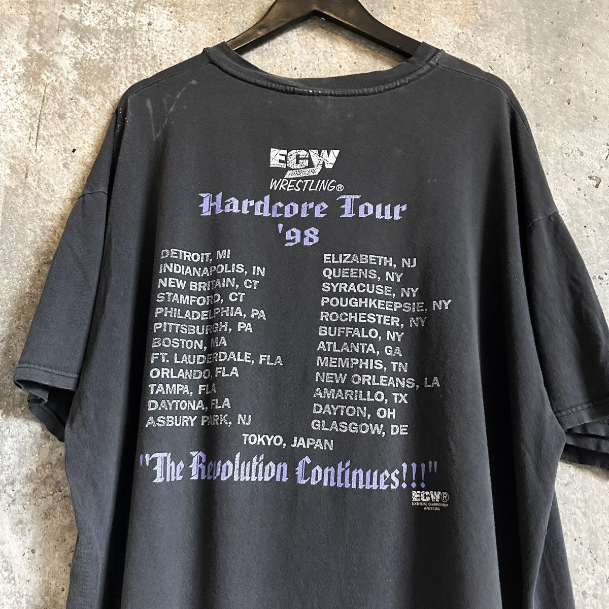 Vintage THRASHED HARDCORE CAFE EMPIRE STATE EXPLOSION T-Shirt Size US XXL / EU 58 / 5 - 2 Thumbnail