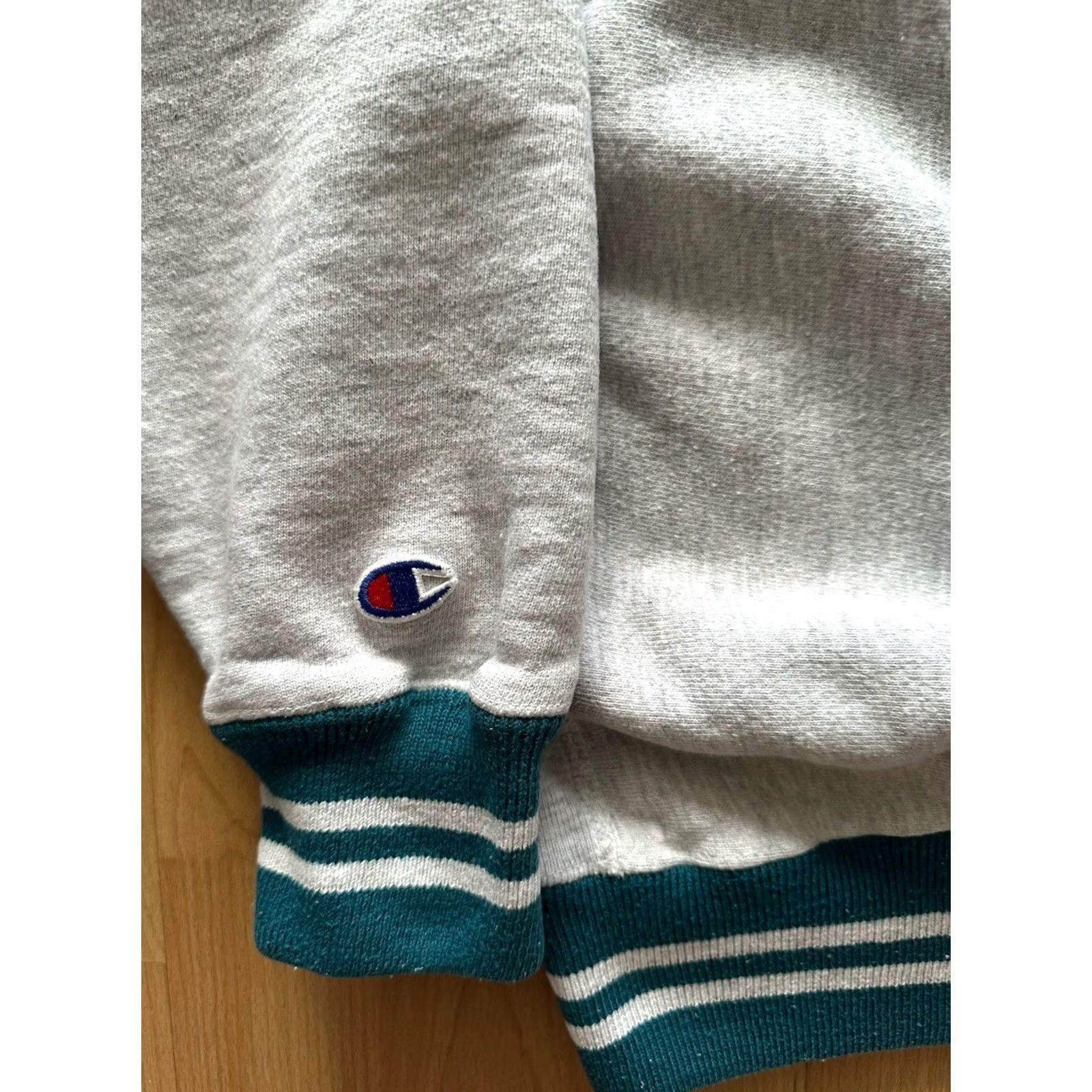 Champion VINTAGE Champion Reverse Weave Sweatshirt Sz L Gray Crew Neck Long Sleeve Pullover Embroidered Logo USA 90s B Size US L / EU 52-54 / 3 - 7 Thumbnail