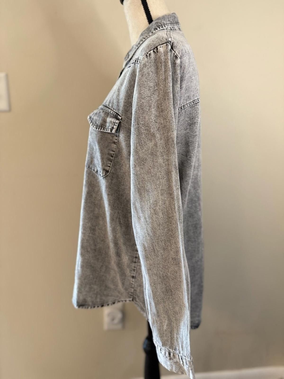 Other Jane + Delancey gray western button up long sleeve top SZ M Size M / US 6-8 / IT 42-44 - 3 Thumbnail