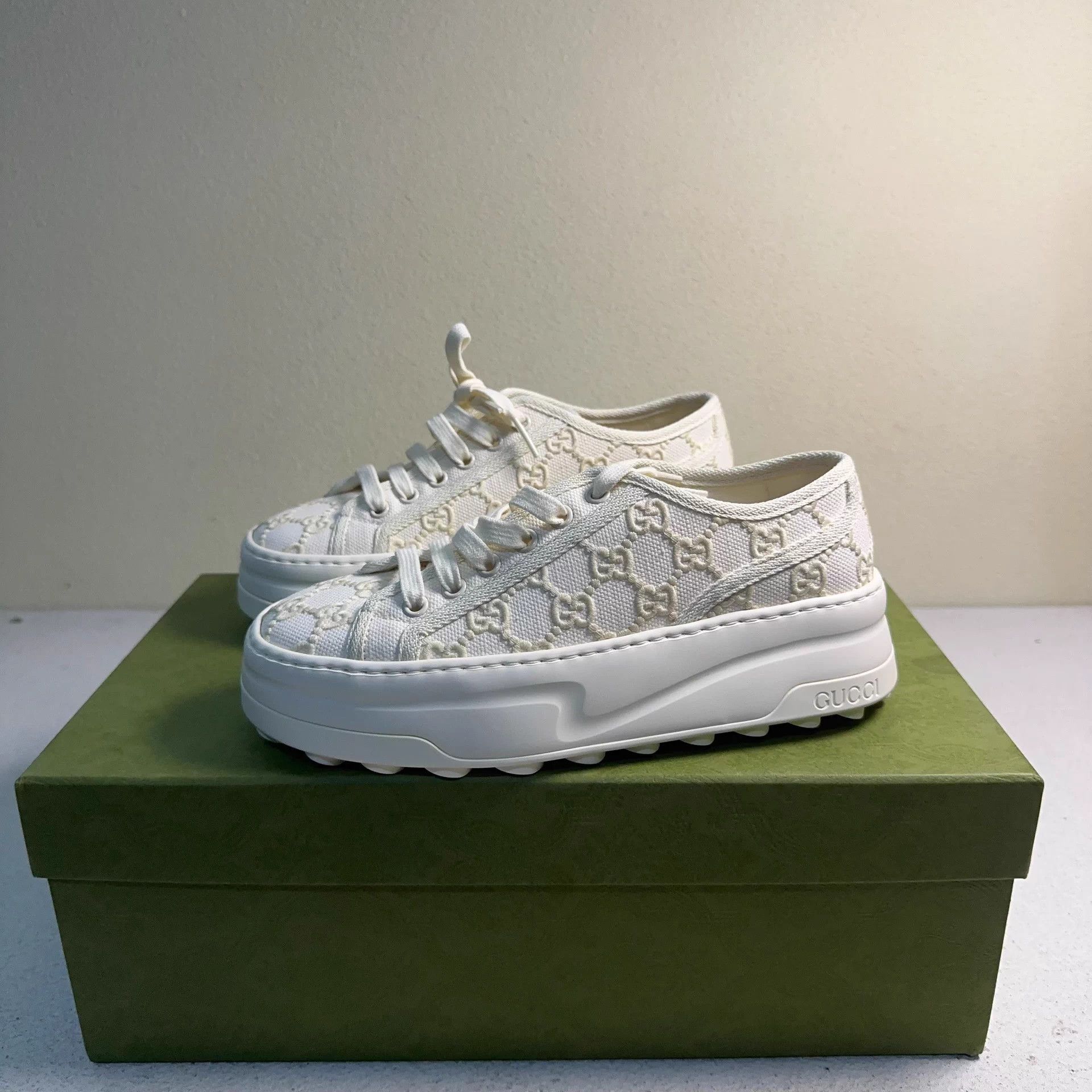 Gucci GUCCI Tennis 1977 Cream Women's Sneakers Size US 6 / IT 36 - 1 Thumbnail