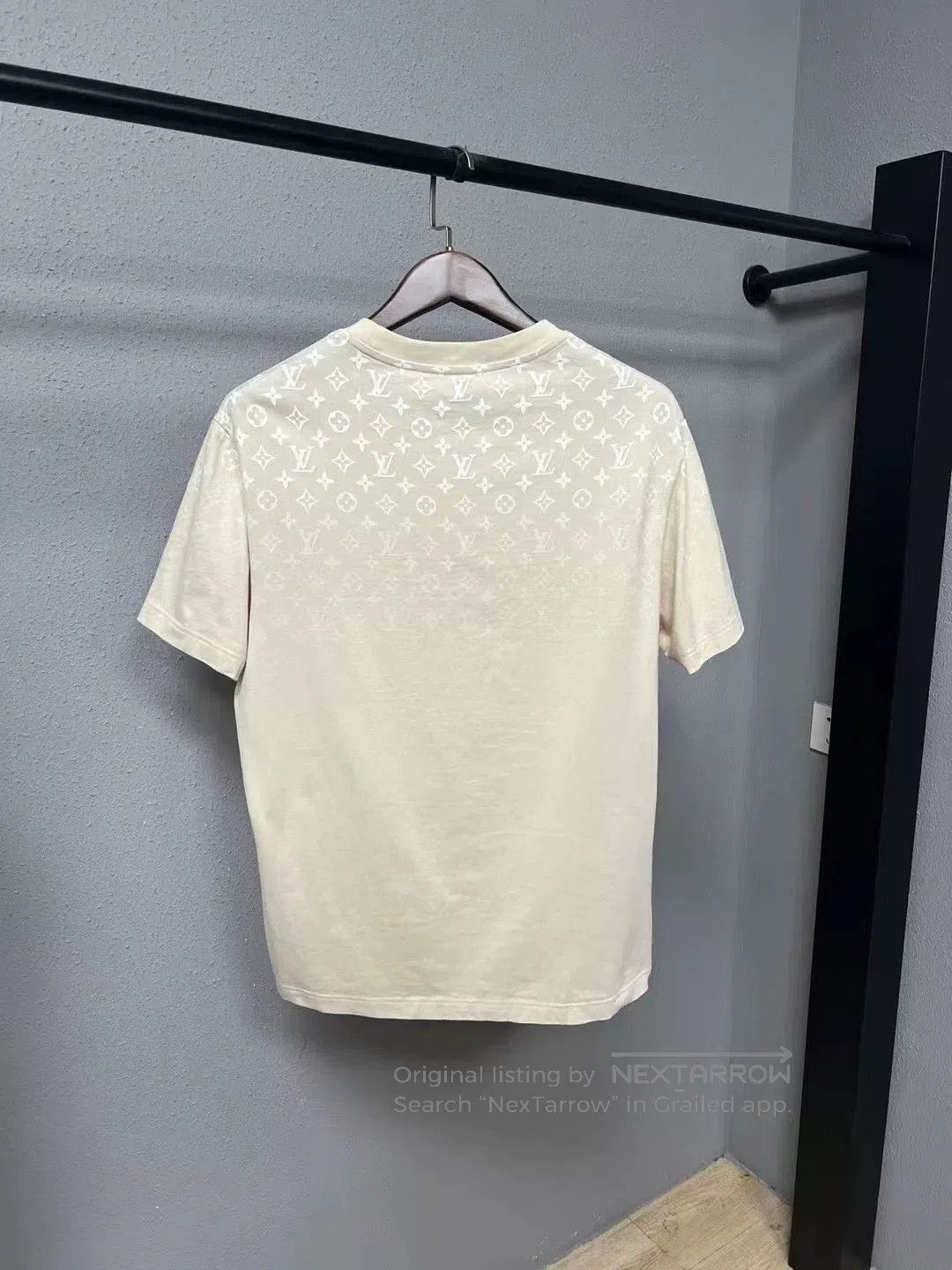 Louis Vuitton Louis Vuitton Milk Tea Gradient Logo Tee. Size US L / EU 52-54 / 3 - 2 Thumbnail