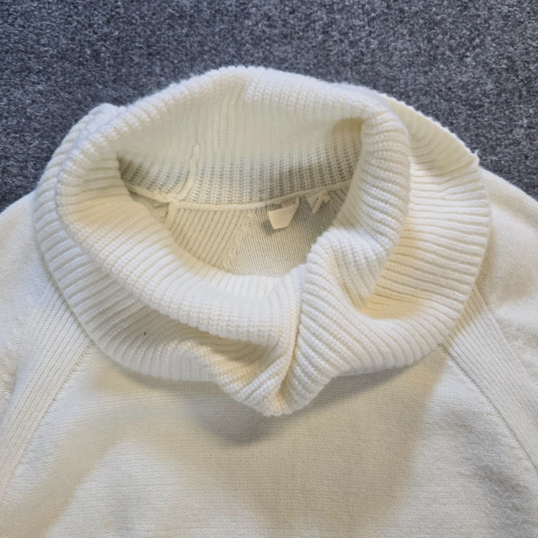 Anthropologie **White Anthropolgie Womens Cowl Neck Size XS Long Sleeve Sweater** User: **White Anthropologie Womens Cowl Neck Size XS Long Sleeve Sweater** Size XS / US 0-2 / IT 36-38 - 2 Thumbnail