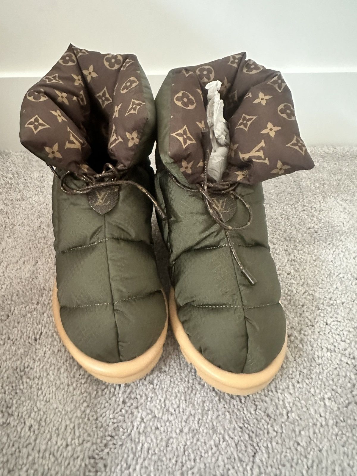 Louis Vuitton Barely used Louis Vuitton Duck Boots Size US 5 / IT 35 - 1 Thumbnail