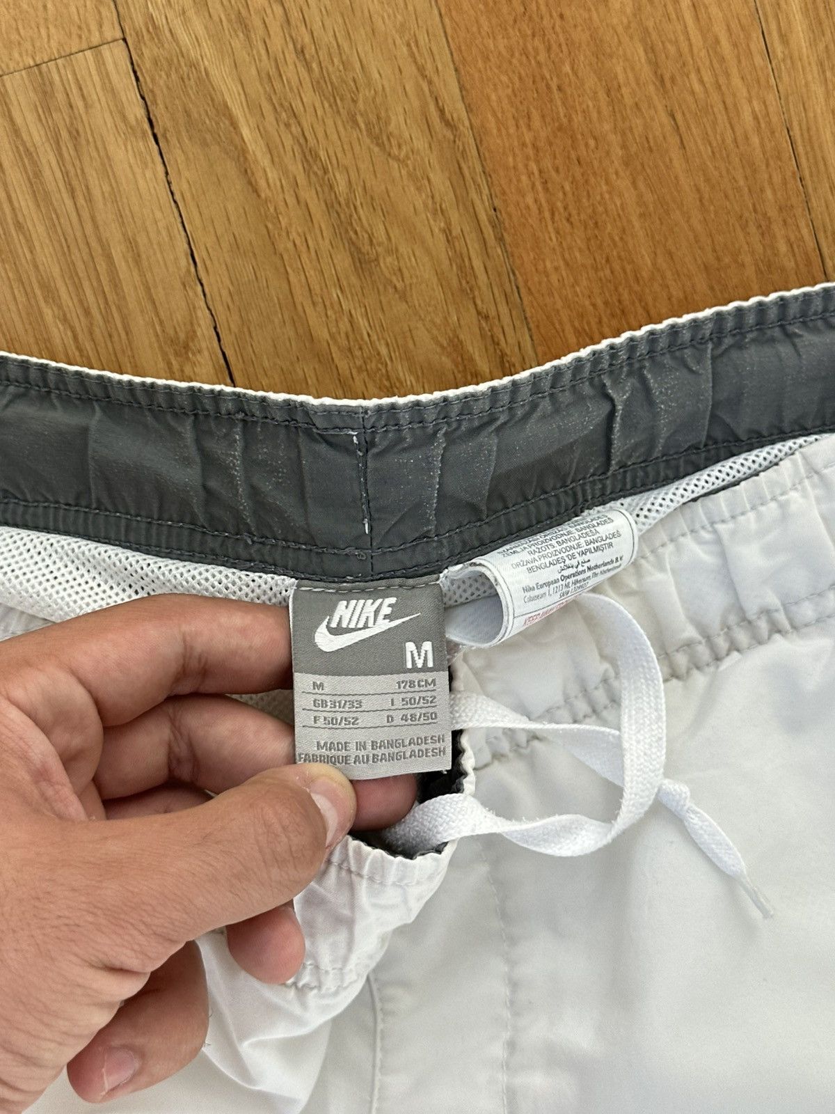 Nike Vintage Nike Shorts White Men M Size Fit Logo Size US 33 - 11 Thumbnail