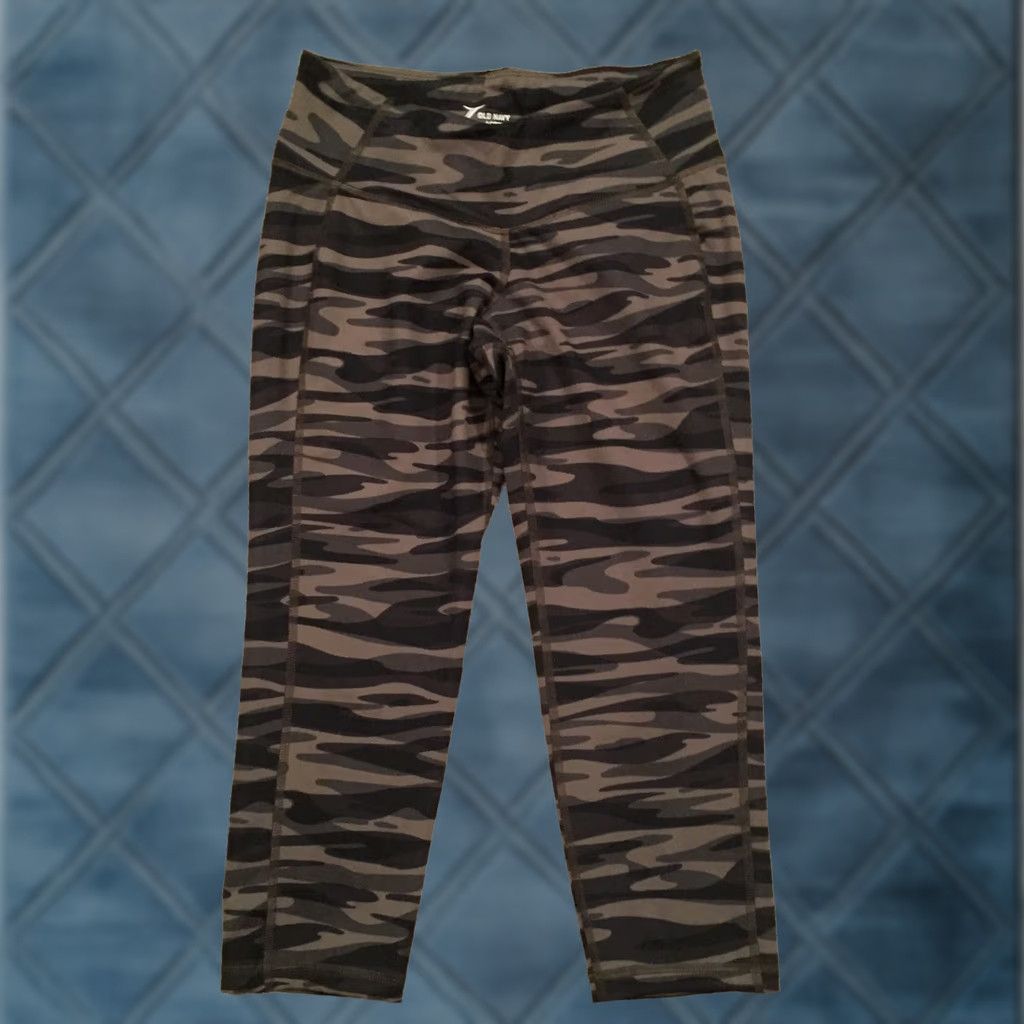 Old Navy Old Navy Leggings Womens Small Knee Length Green Camo Jegging Activewear Colorful 20in Inseam 24in Waist Size 28" / US 6 / IT 42 - 1 Thumbnail