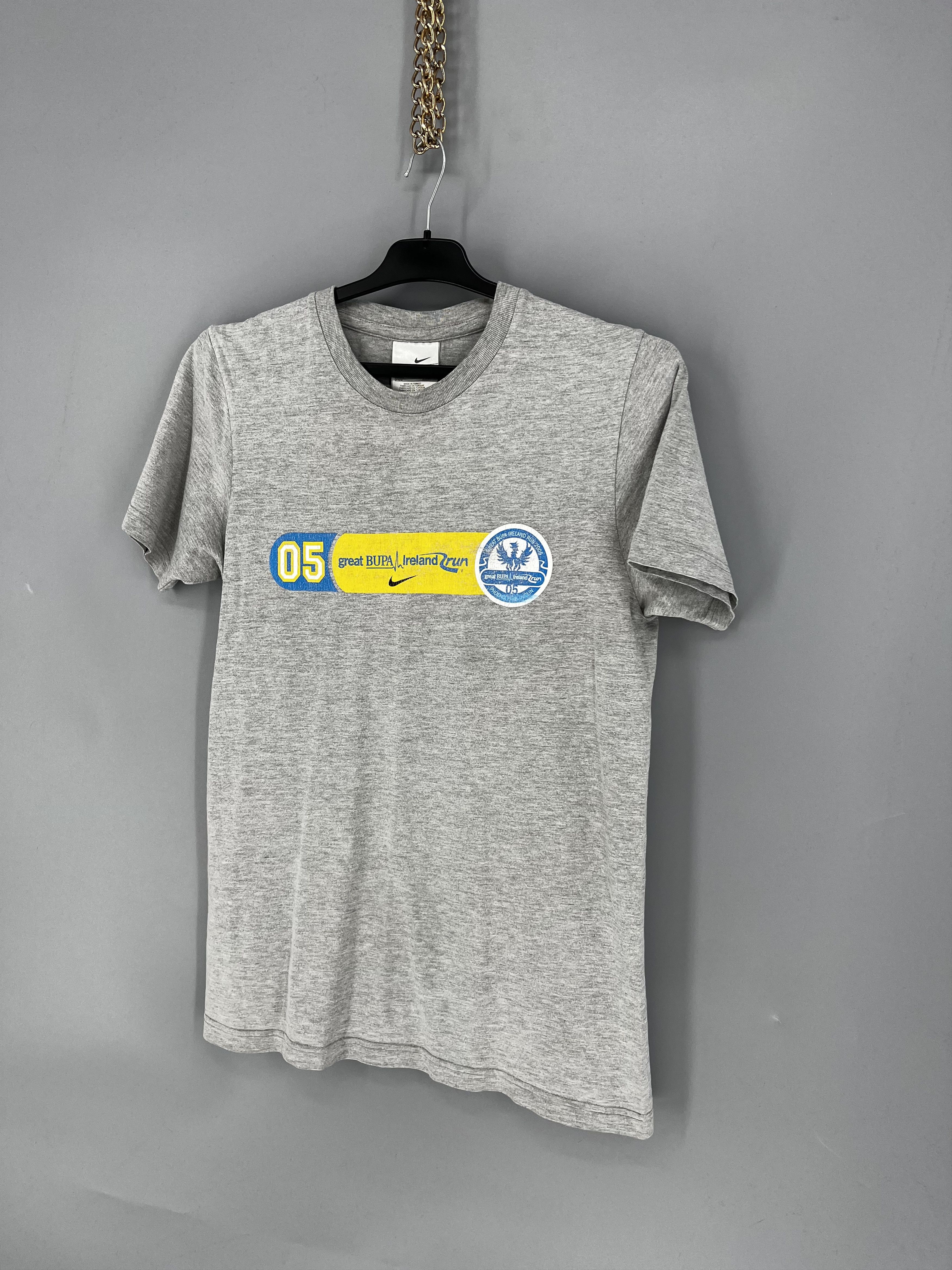 Nike Vintage Y2K Nike Center Swoosh Logo T-Shirt Size S Size US S / EU 44-46 / 1 - 3 Thumbnail