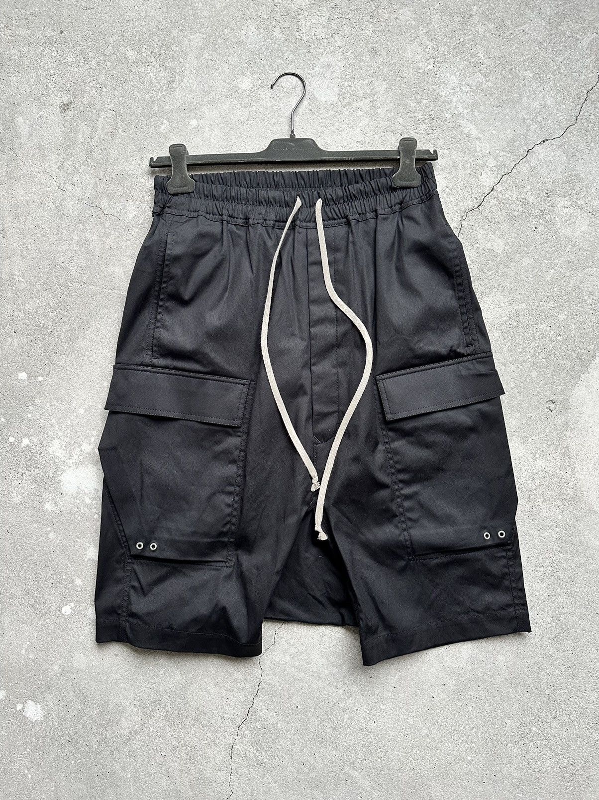 image of Rick Owens Ss24 Lido Cargo Pods Shorts in Black, Men's (Size 36)