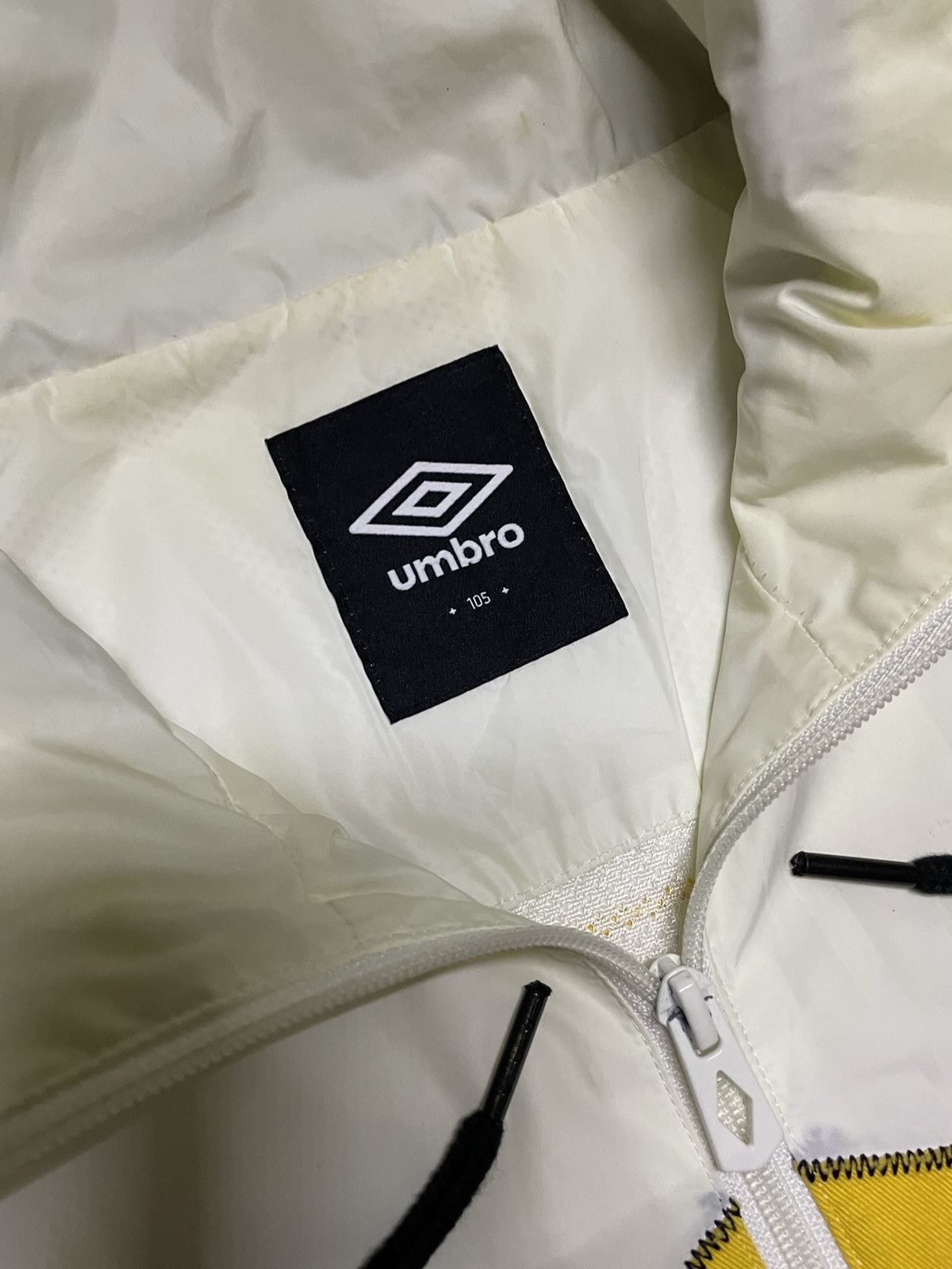 Umbro Umbro Embroidered Biglogo Sportwear Windbreaker jaket Size US XL / EU 56 / 4 - 3 Thumbnail