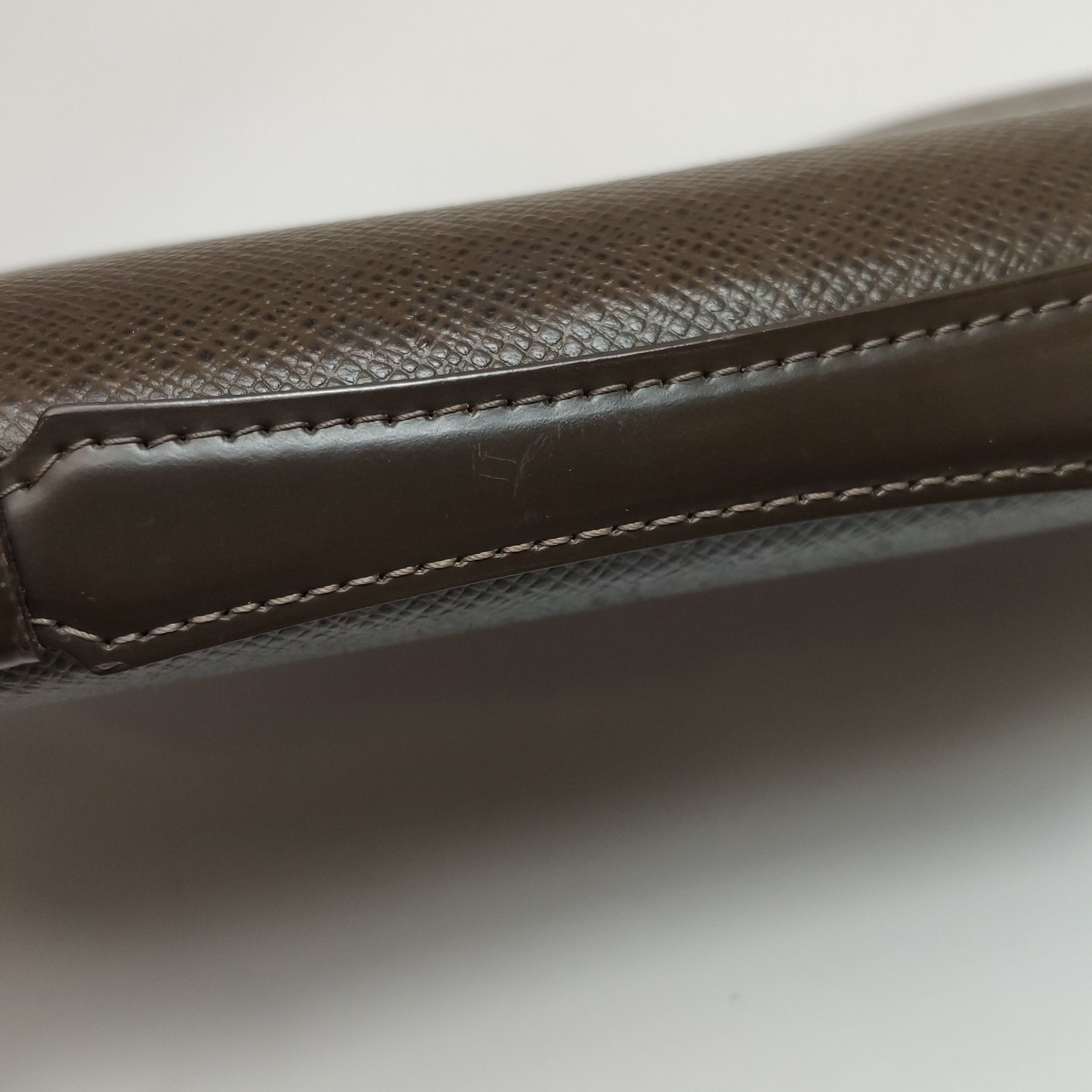 Louis Vuitton Louis Vuitton (LV) Atoll leather solid color clutch -y2506 Size ONE SIZE - 9 Thumbnail