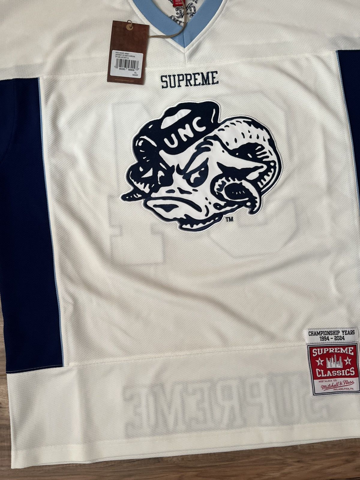 Mitchell & Ness × NCAA × Supreme Supreme Mitchell & Ness NCAA Hockey Jersey Size US XL / EU 56 / 4 - 10 Thumbnail