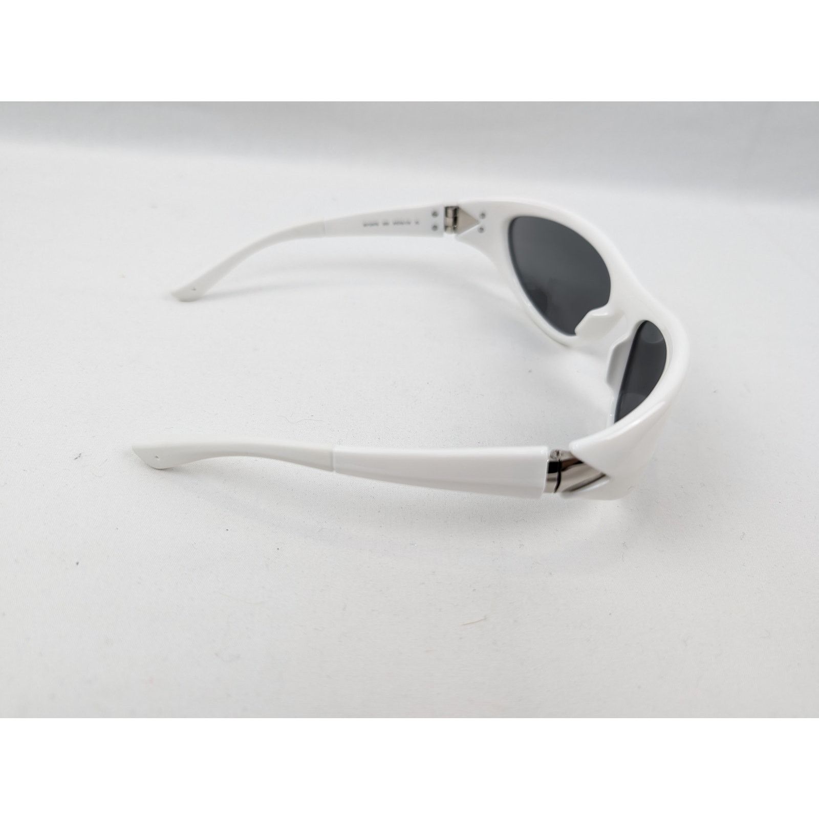 Bottega Veneta o1rshd1 Size: OS / Sungl Case Medium Sunglasses in White Size ONE SIZE - 4 Thumbnail