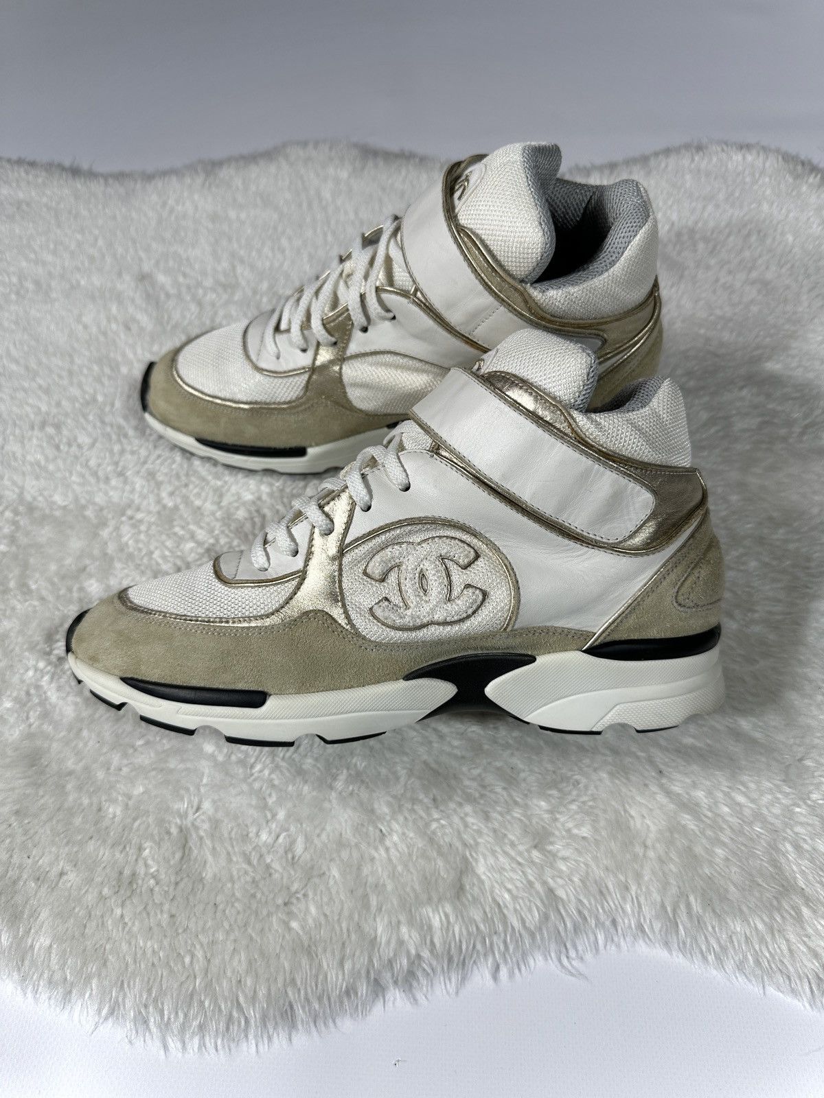 Chanel Chanel CC High Top Sneakers White Gold Authentic 39 Size US 8 / IT 38 - 4 Thumbnail