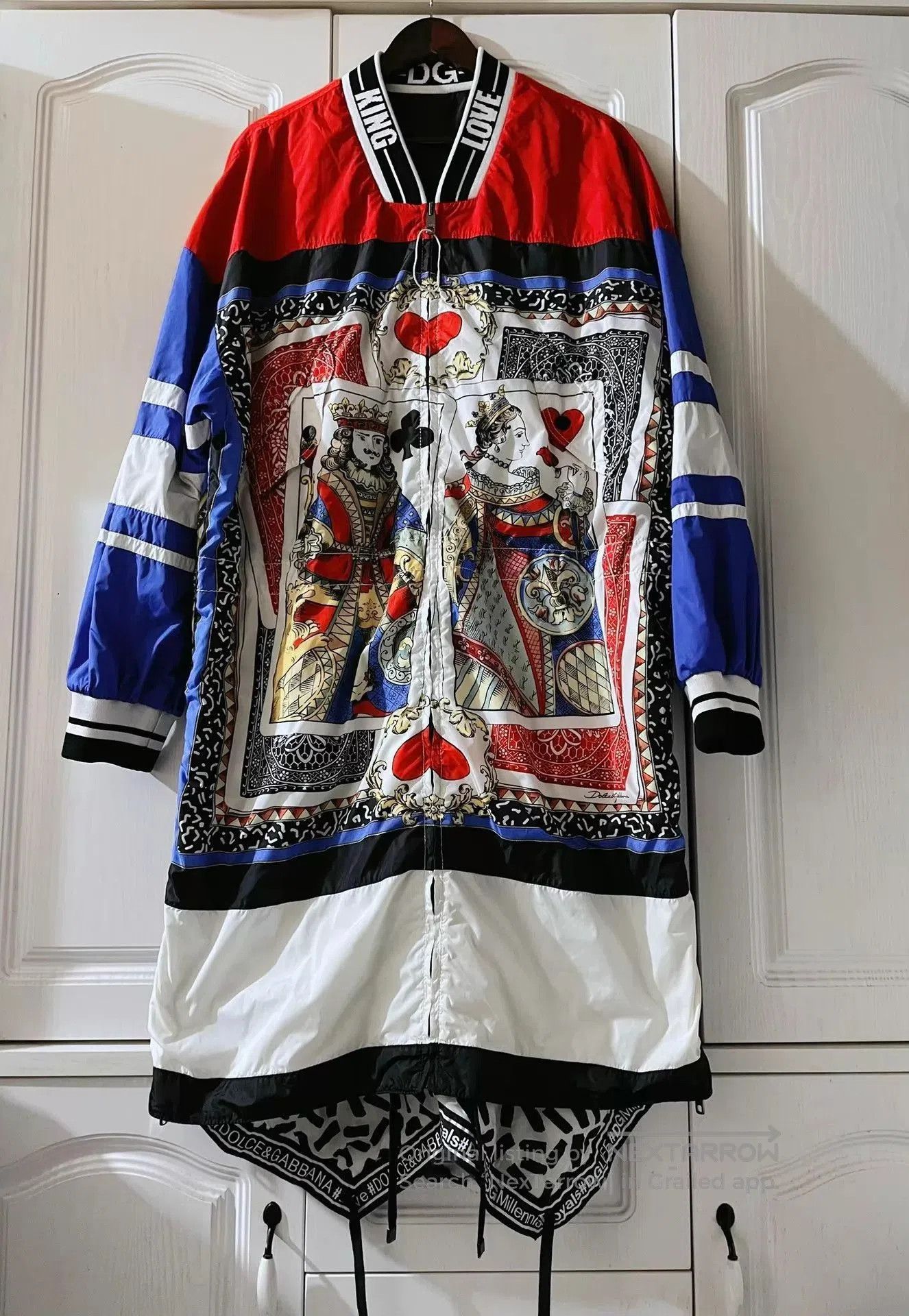 Dolce & Gabbana Multi-Colored Long Jacket with King & Queen Card Motifs. Size US M / EU 48-50 / 2 - 1 Thumbnail