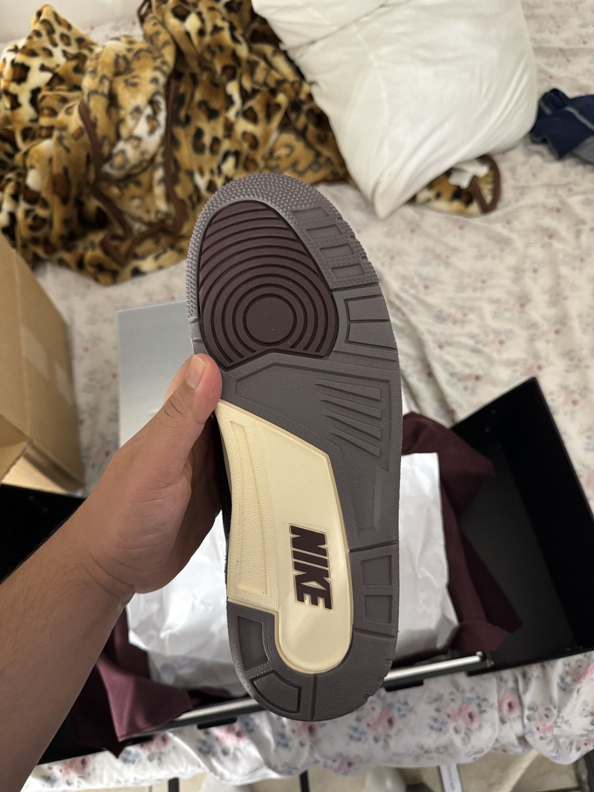 A Ma Maniere × Jordan Brand Nike Air Jordan 3 A Ma Maniere WYWS Size US 9.5 / EU 42-43 - 5 Thumbnail