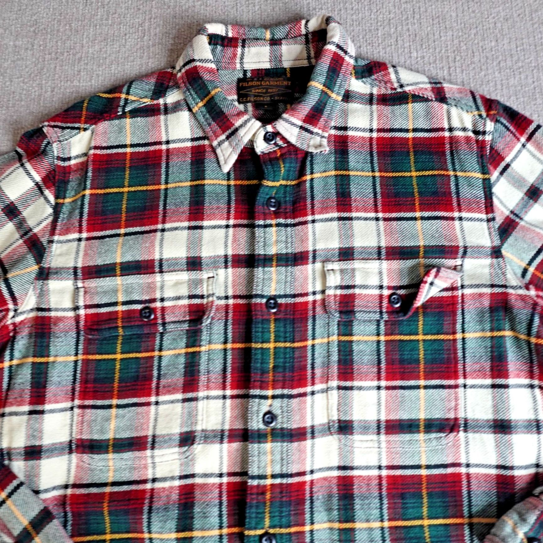 Filson Filson Mens Shirt L Green Beige Plaid Heavyweight Flannel Button-Up Casual long Sleeve Regular Mens Size US L / EU 52-54 / 3 - 2 Thumbnail