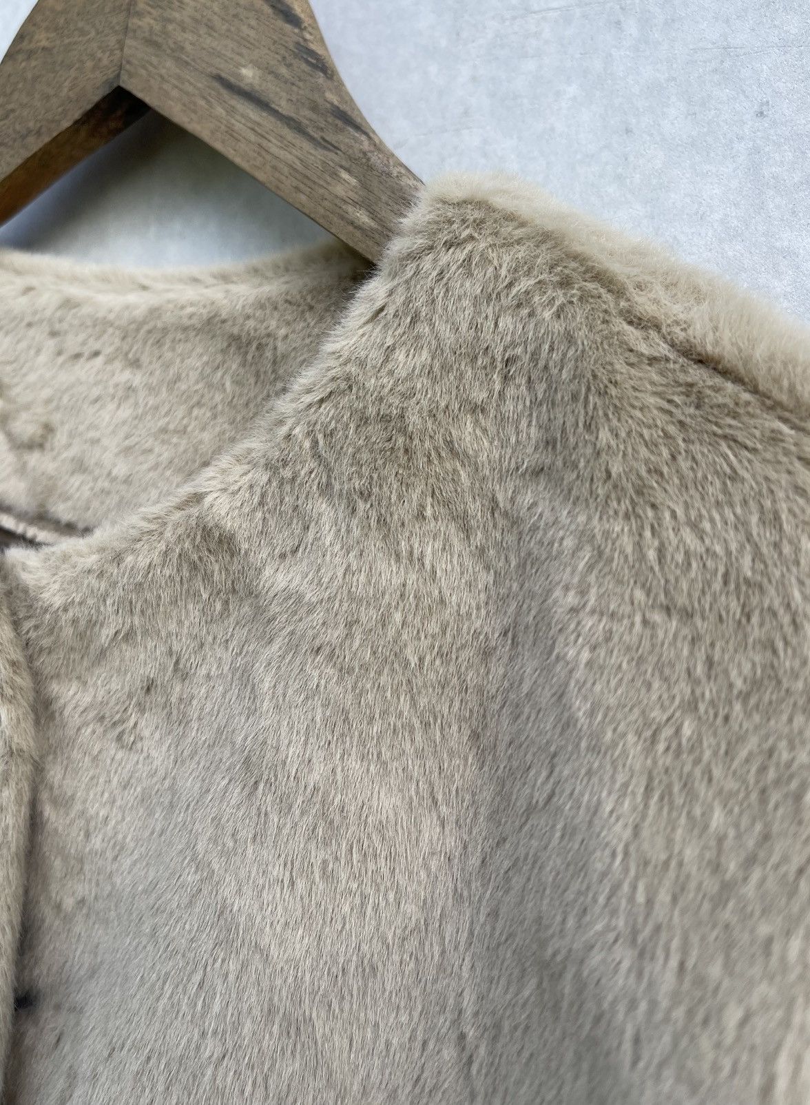 Japanese Brand × Uniqlo UNIQLO WOMEN'S SMOOTH YARN FAUX RABBIT FUR COLLARLESS JACKET Size L / US 10 / IT 46 - 9 Thumbnail