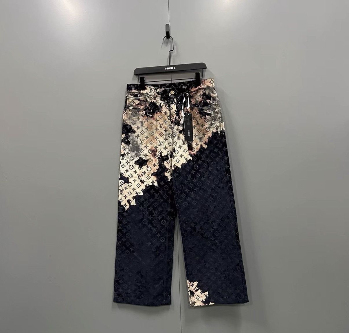 Louis Vuitton Louis Vuitton 2024 Faded Cloud Print Denim Jeans J41 Size US 30 / EU 46 - 1 Thumbnail