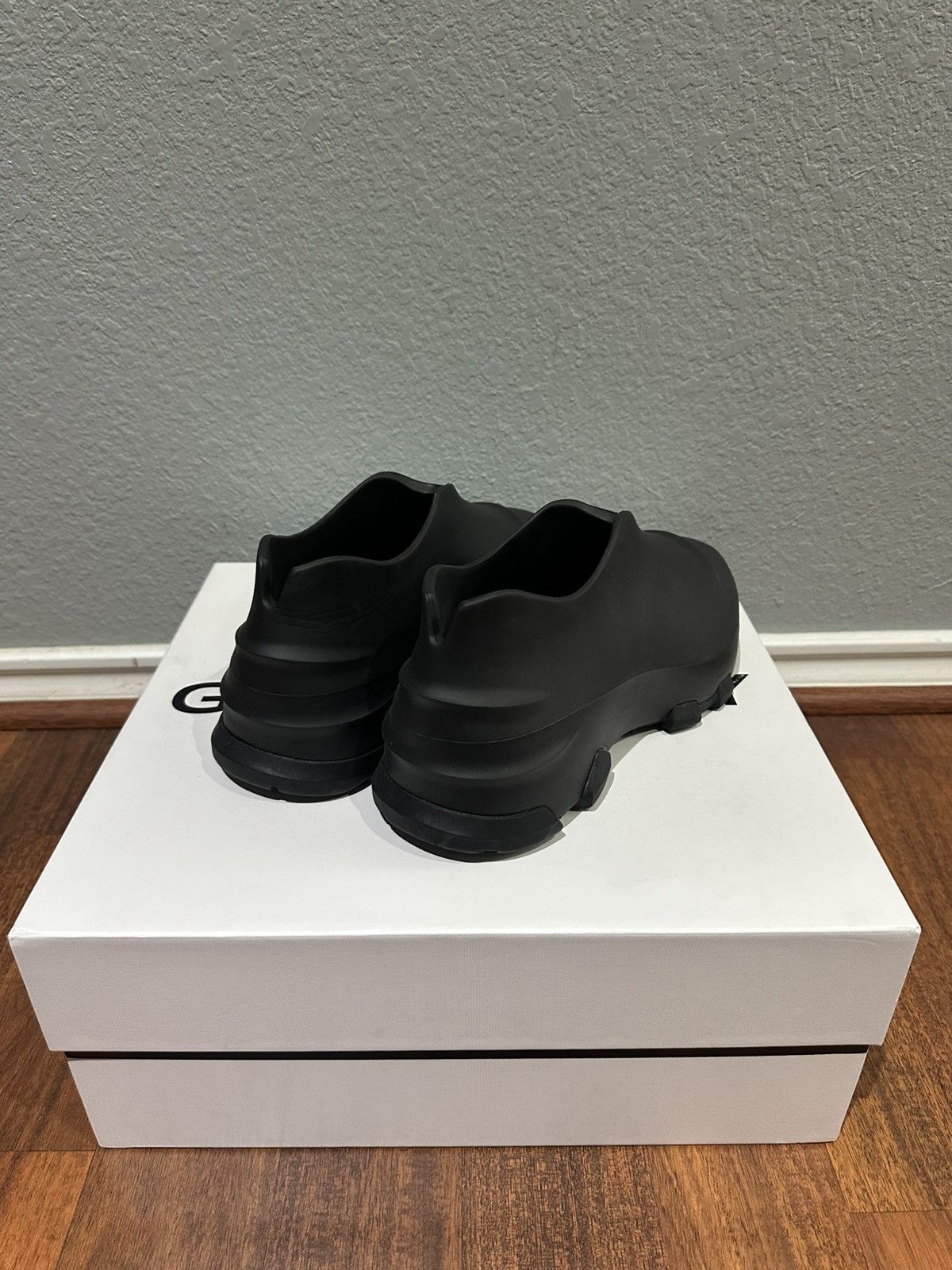 Givenchy Givenchy Monumental Mallow Size US 7 / EU 40 - 2 Thumbnail
