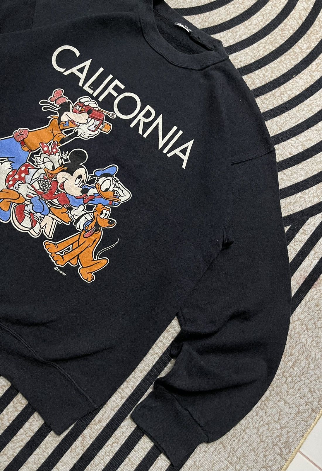 Disney 90s MICKEY MOUSE FAMILY CALIFORNIA SWEATSHIRT RARE Size US L / EU 52-54 / 3 - 3 Thumbnail