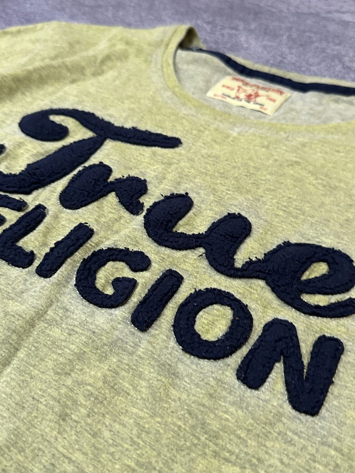 True Religion VintageTrue Religion Fuzzy Logo Green Men’s T-Shirt Size XL Size US XL / EU 56 / 4 - 6 Thumbnail