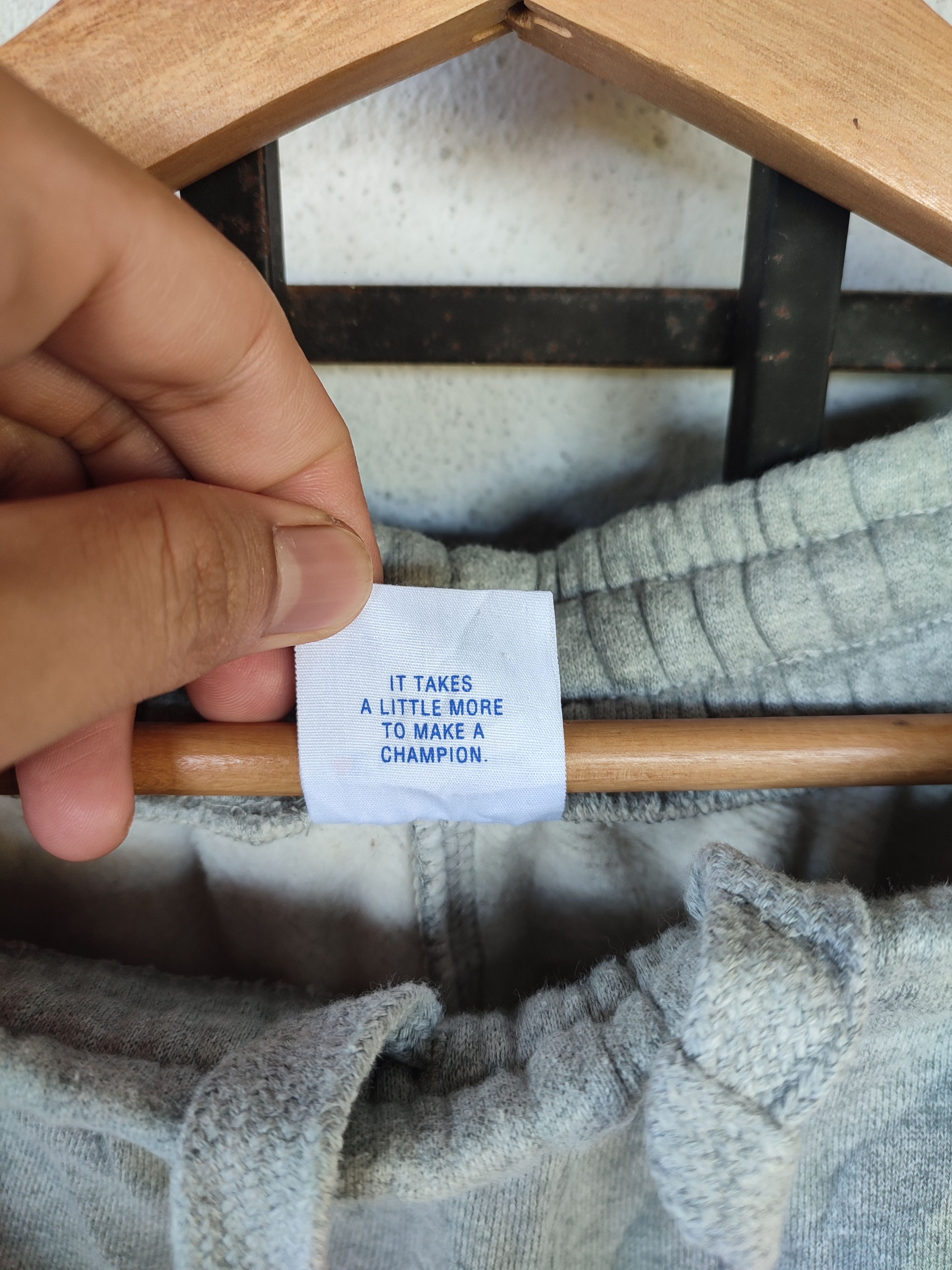 Champion VINTAGE CHAMPION SPELL OUT JOGGERS PANTS Size US 33 - 13 Thumbnail